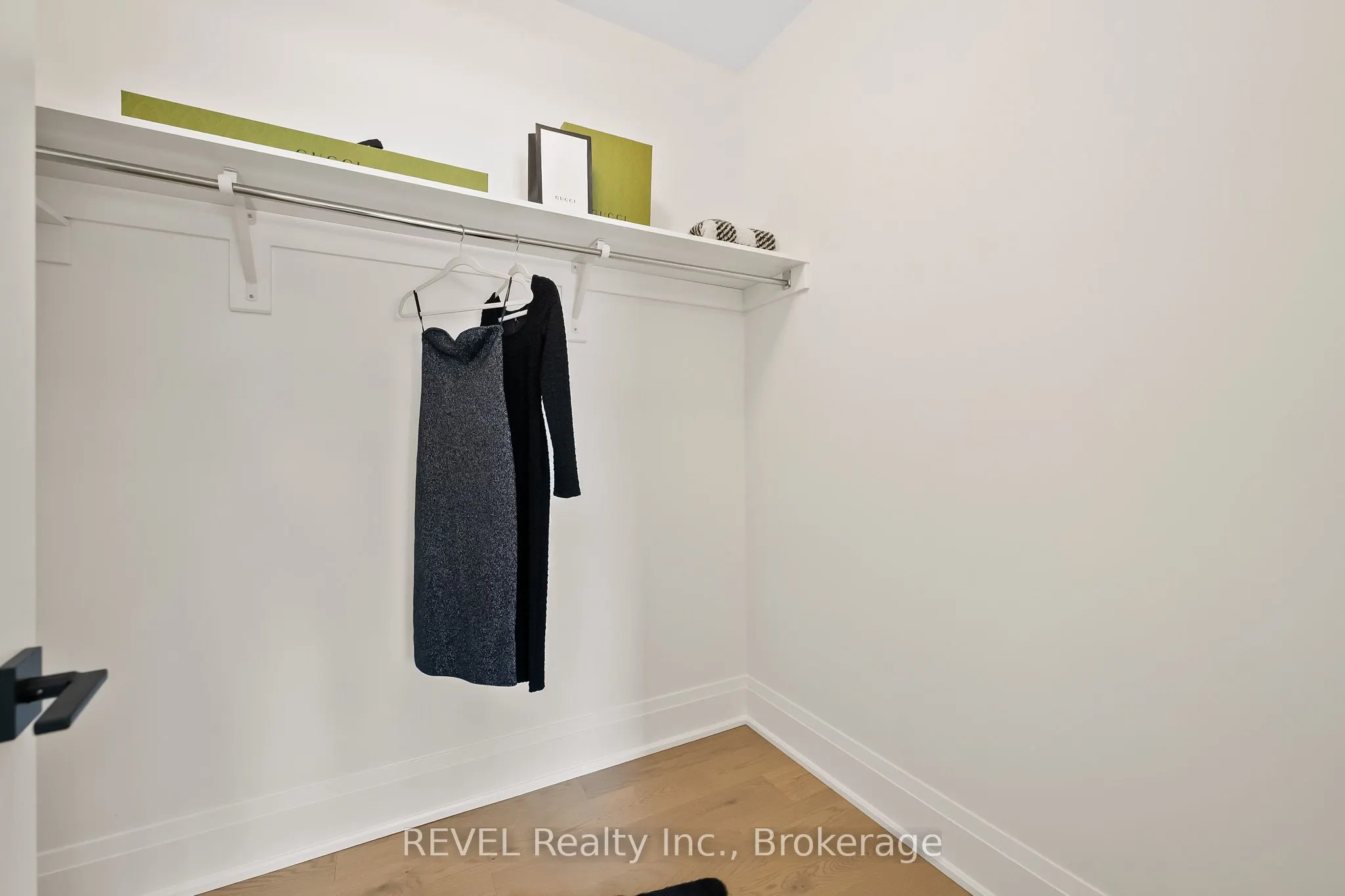 8 Accursi Crescent