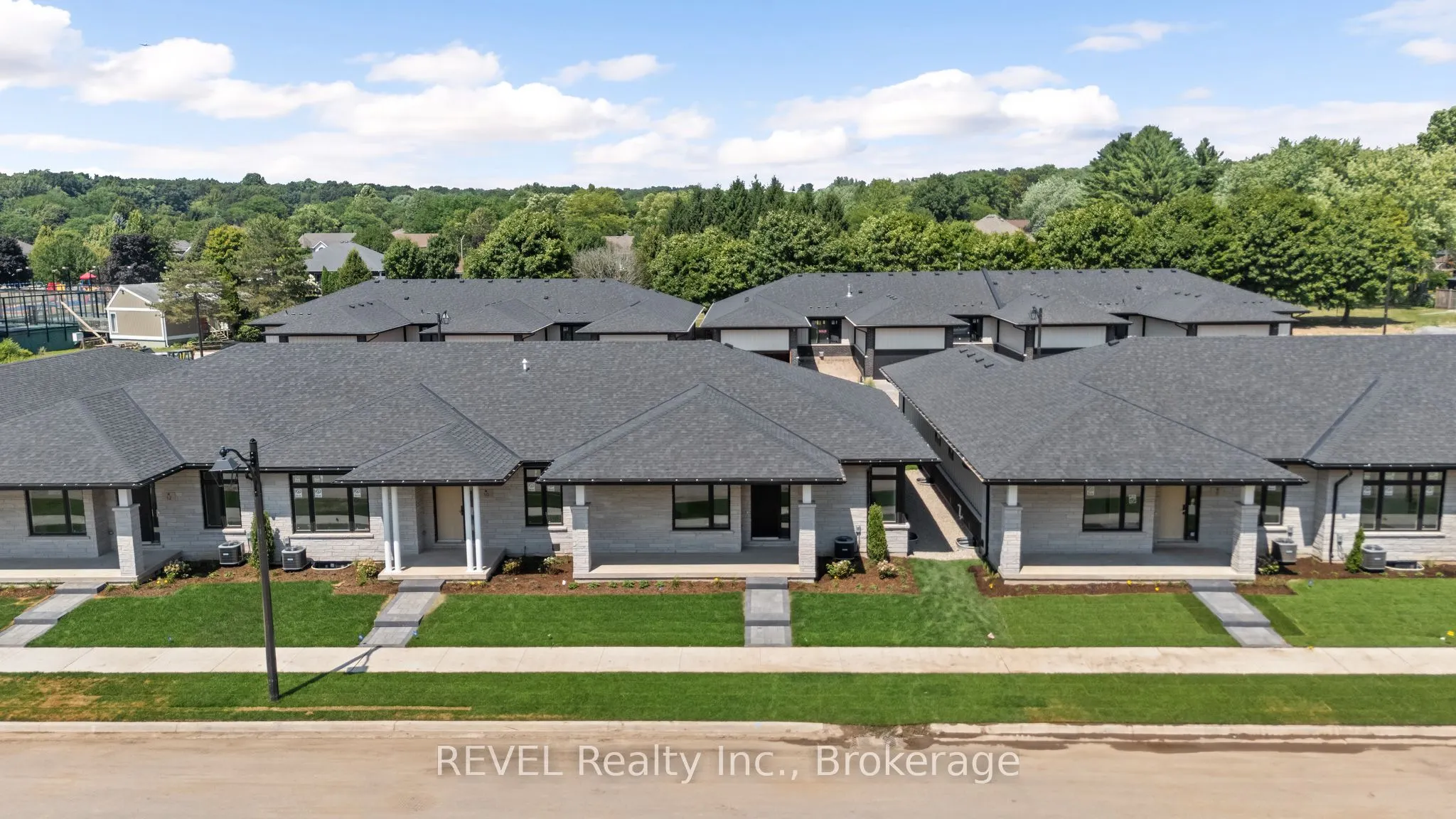 8 Accursi Crescent