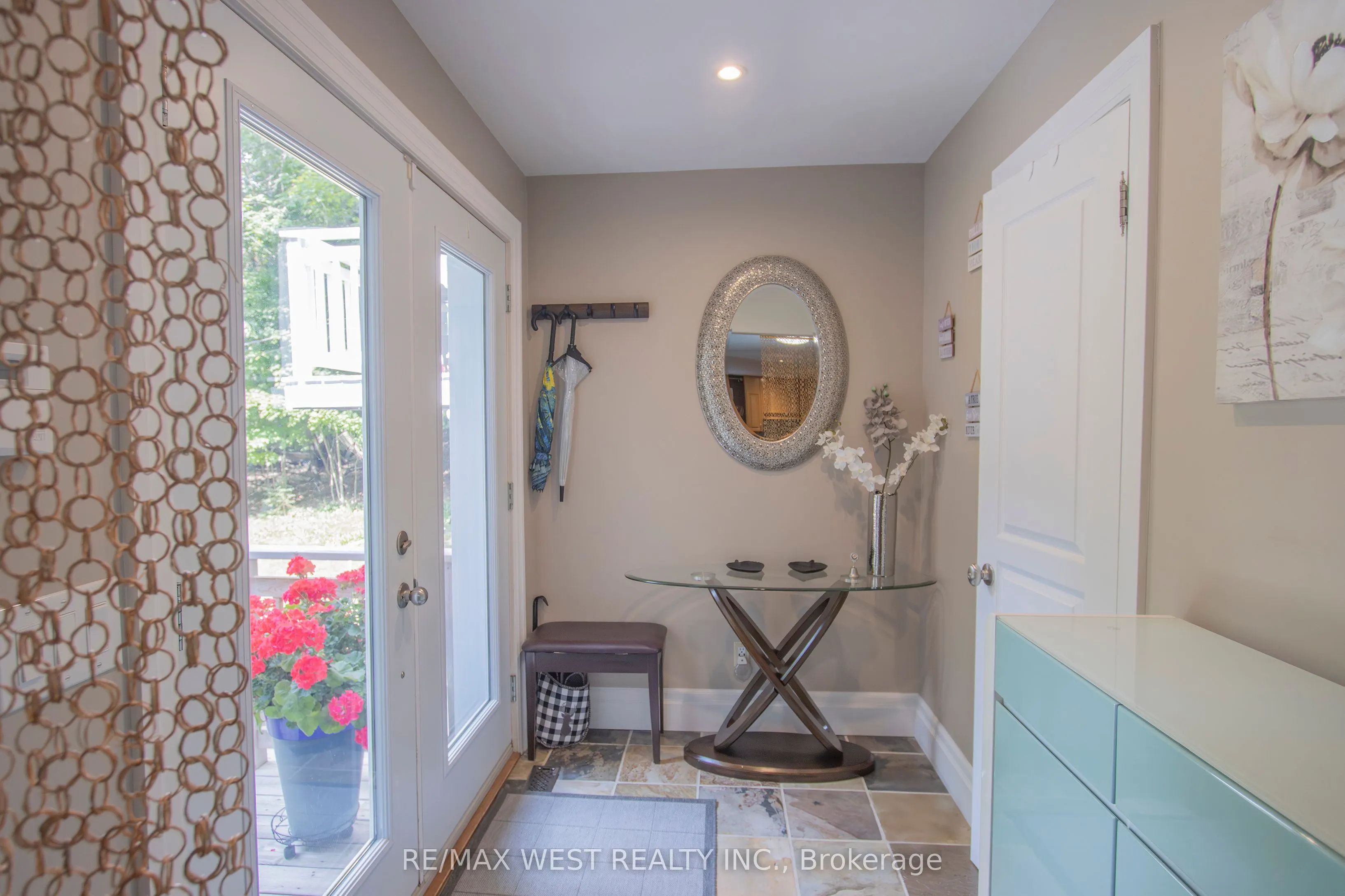1158 Lorne Lane
