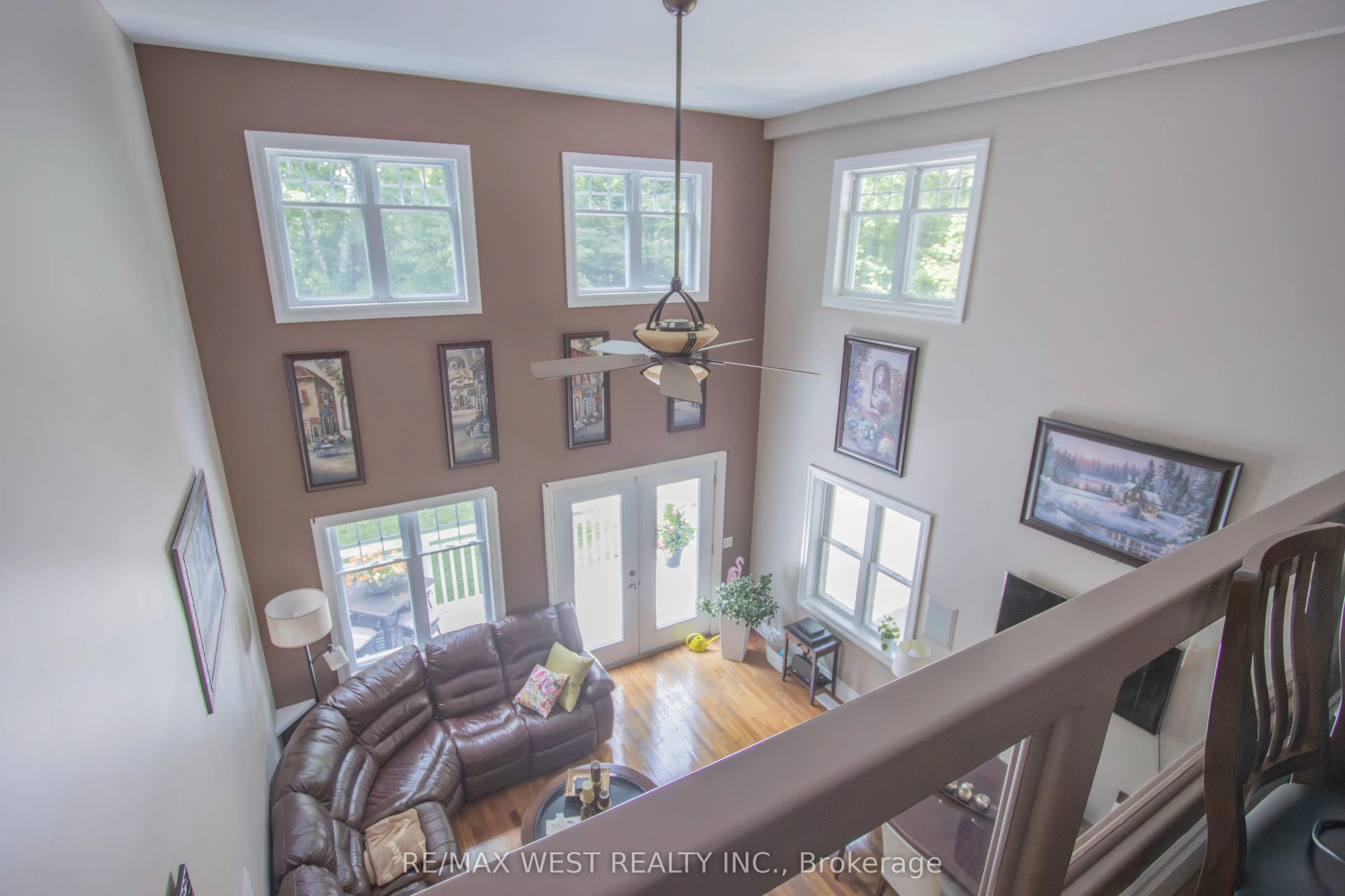 1158 Lorne Lane