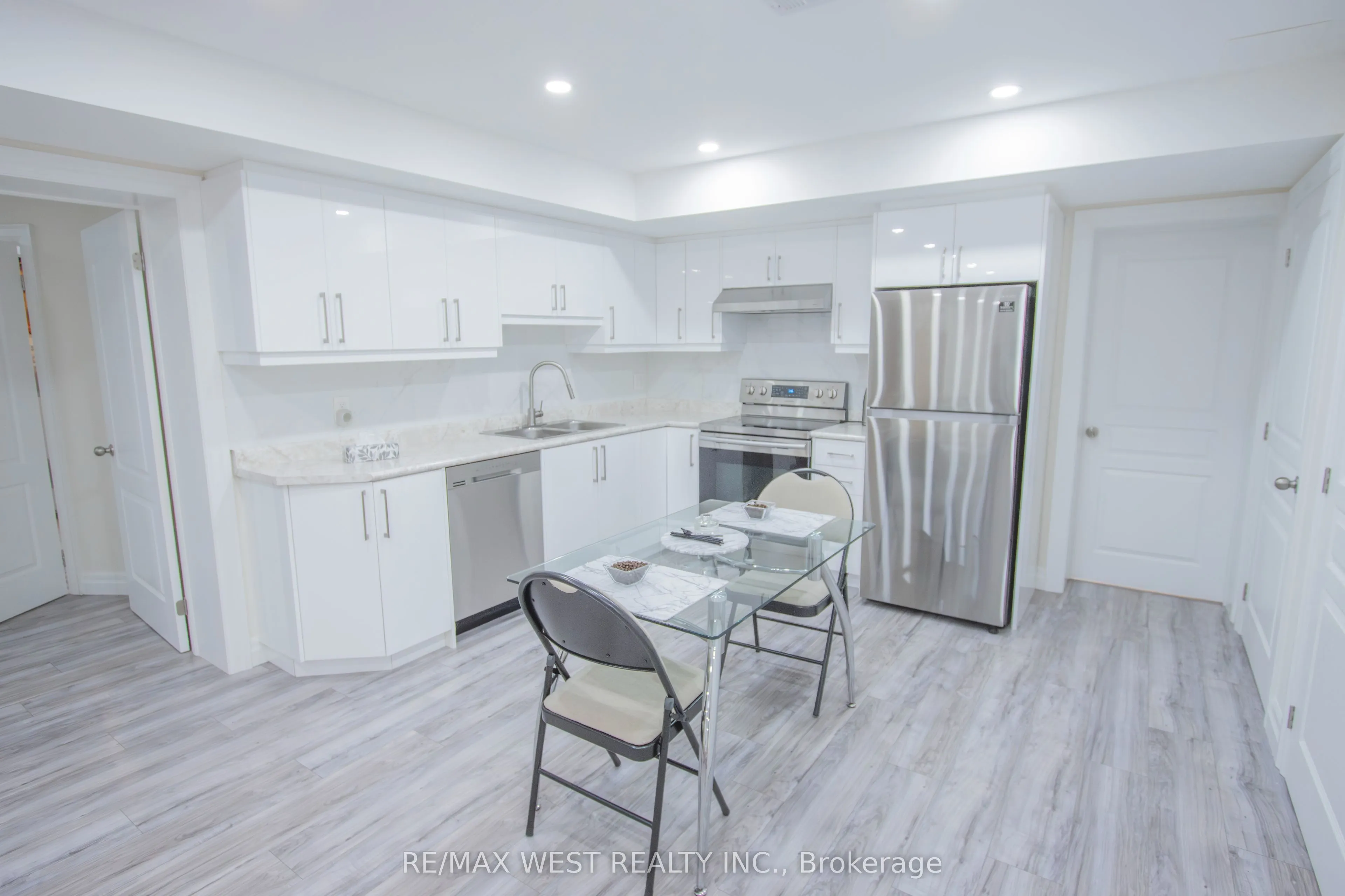 1158 Lorne Lane