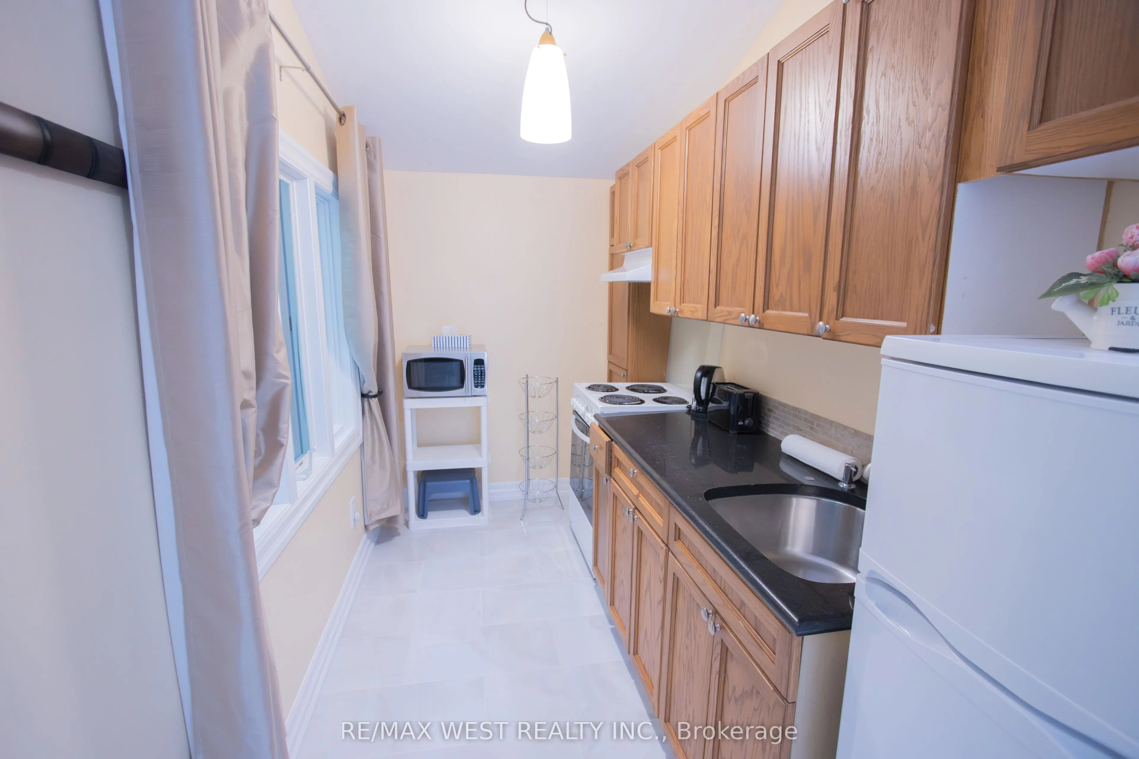1158 Lorne Lane