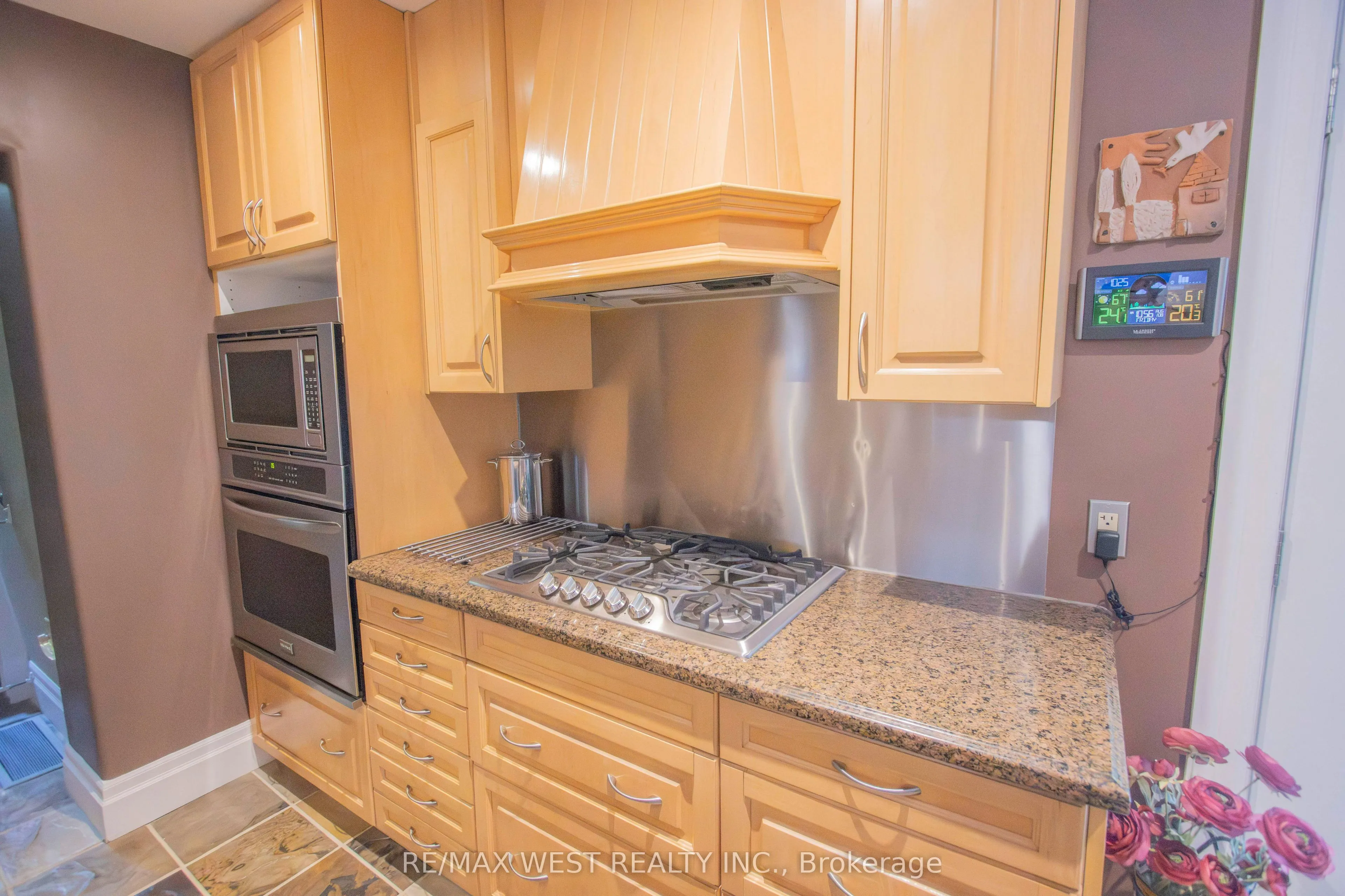 1158 Lorne Lane