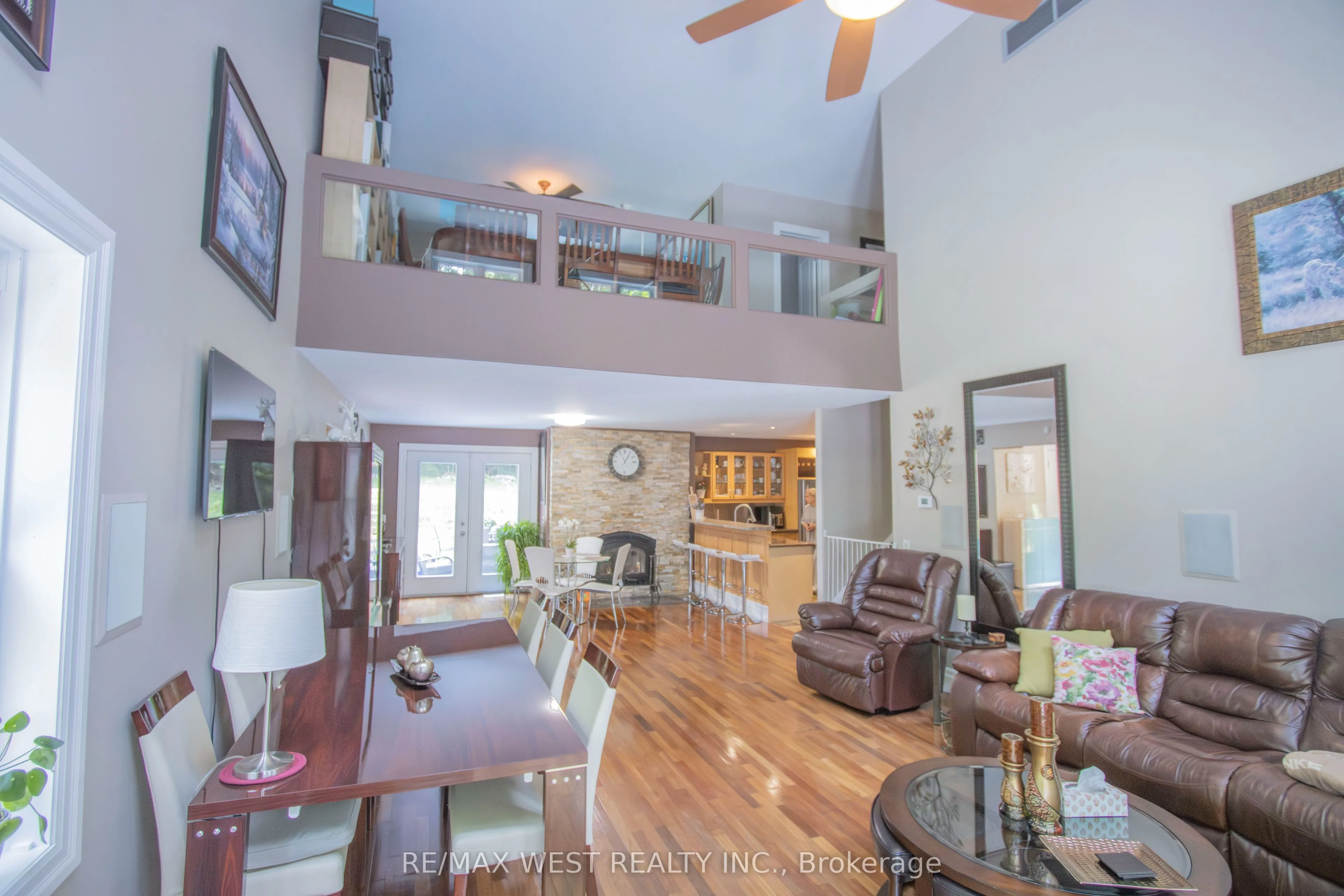1158 Lorne Lane