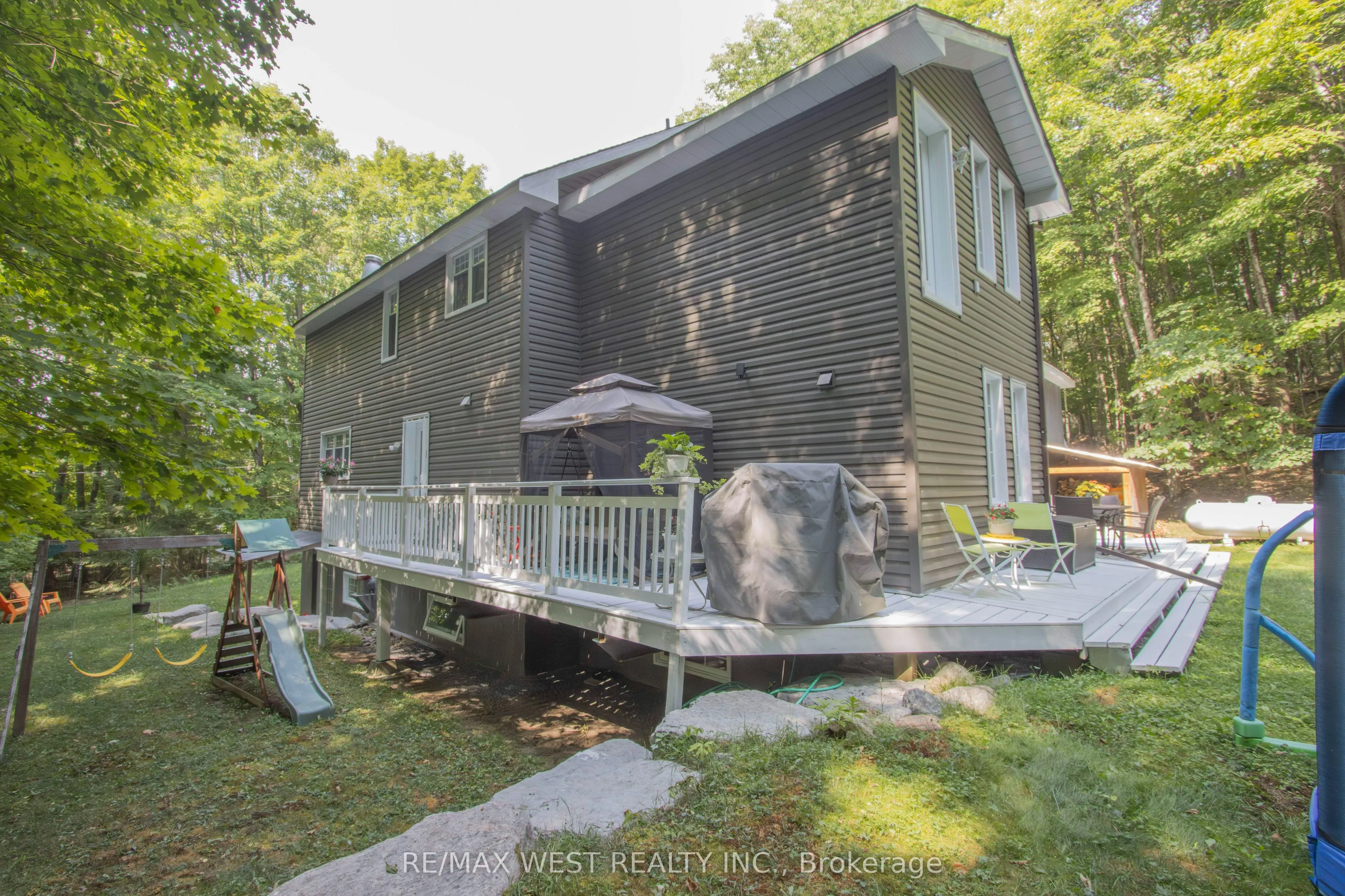 1158 Lorne Lane