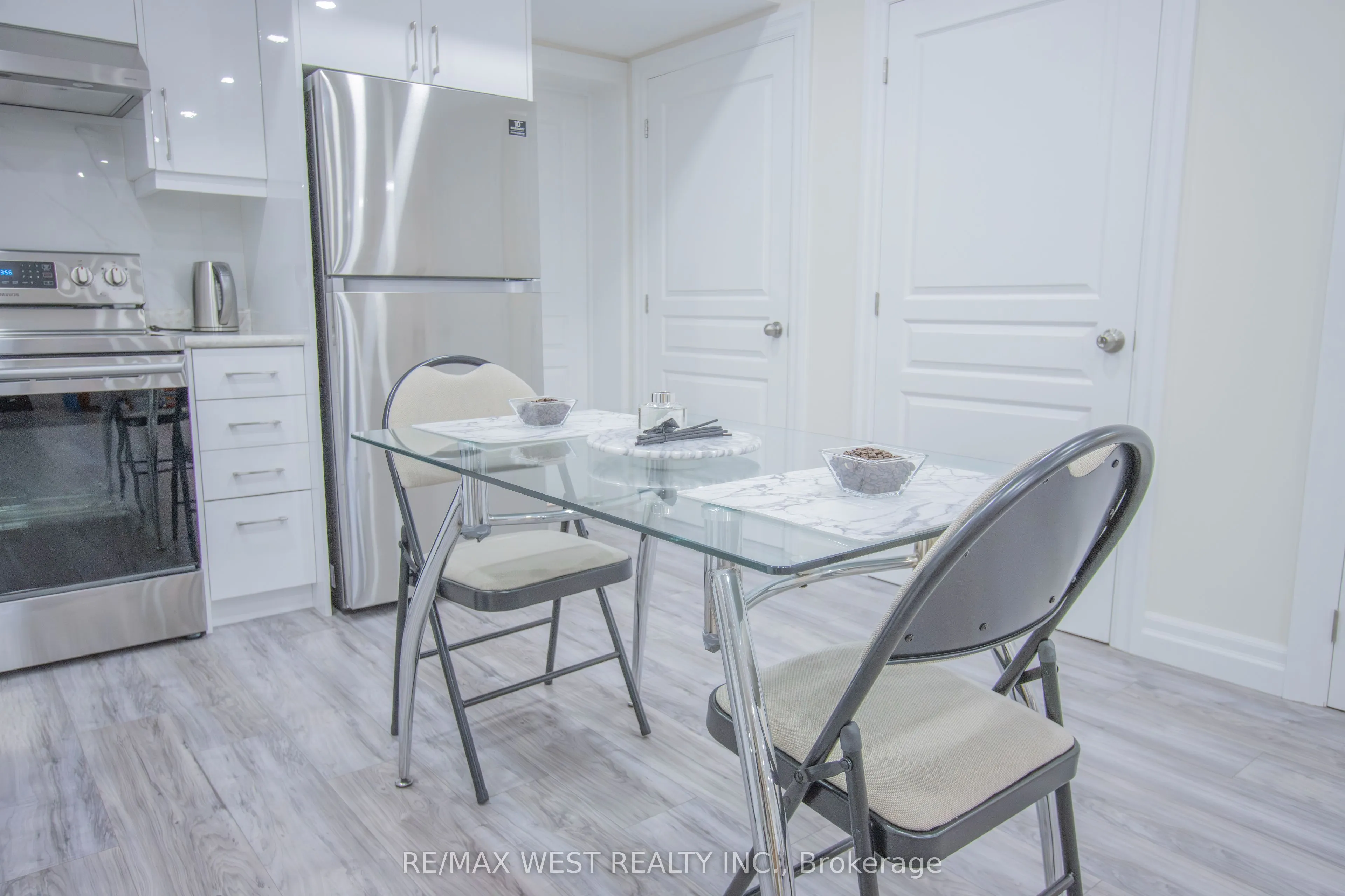 1158 Lorne Lane