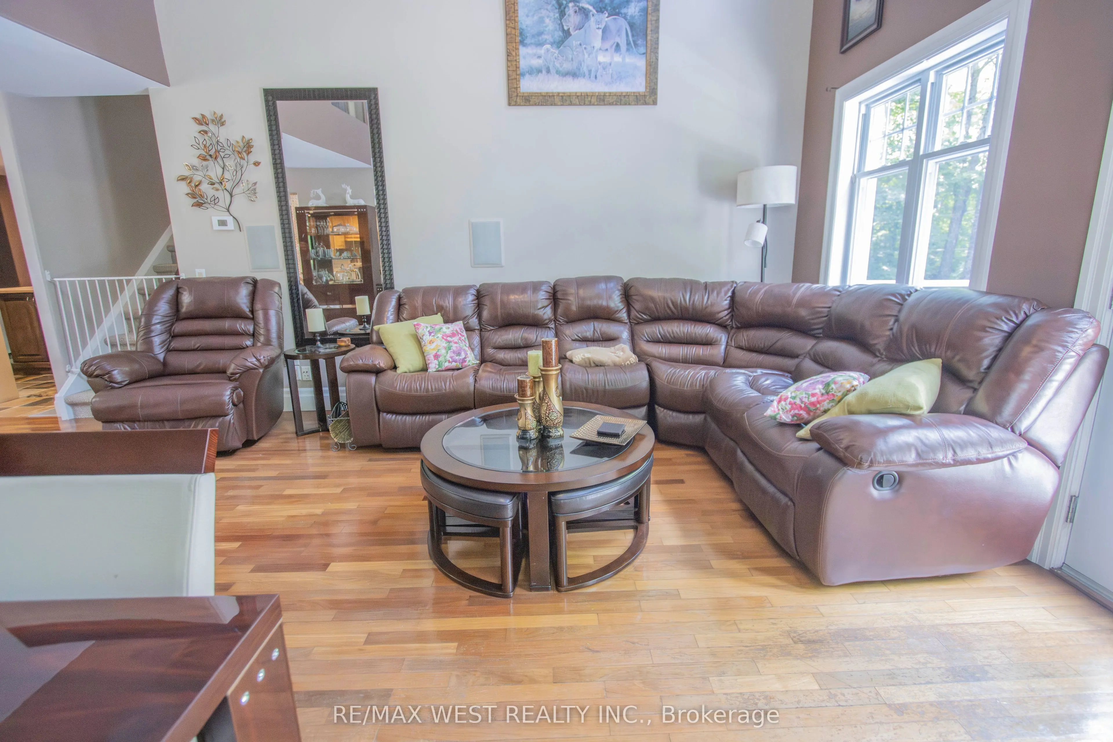1158 Lorne Lane