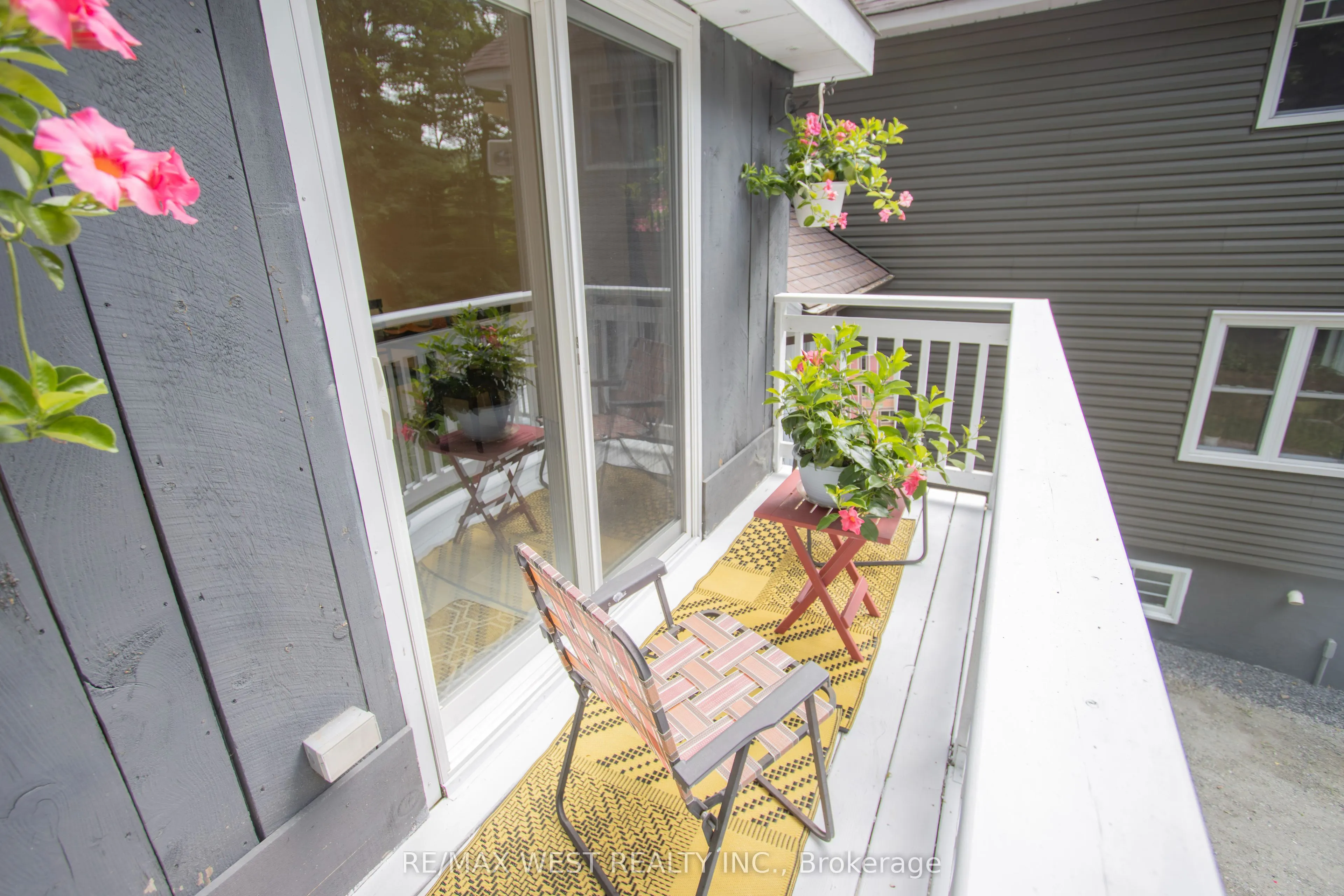 1158 Lorne Lane