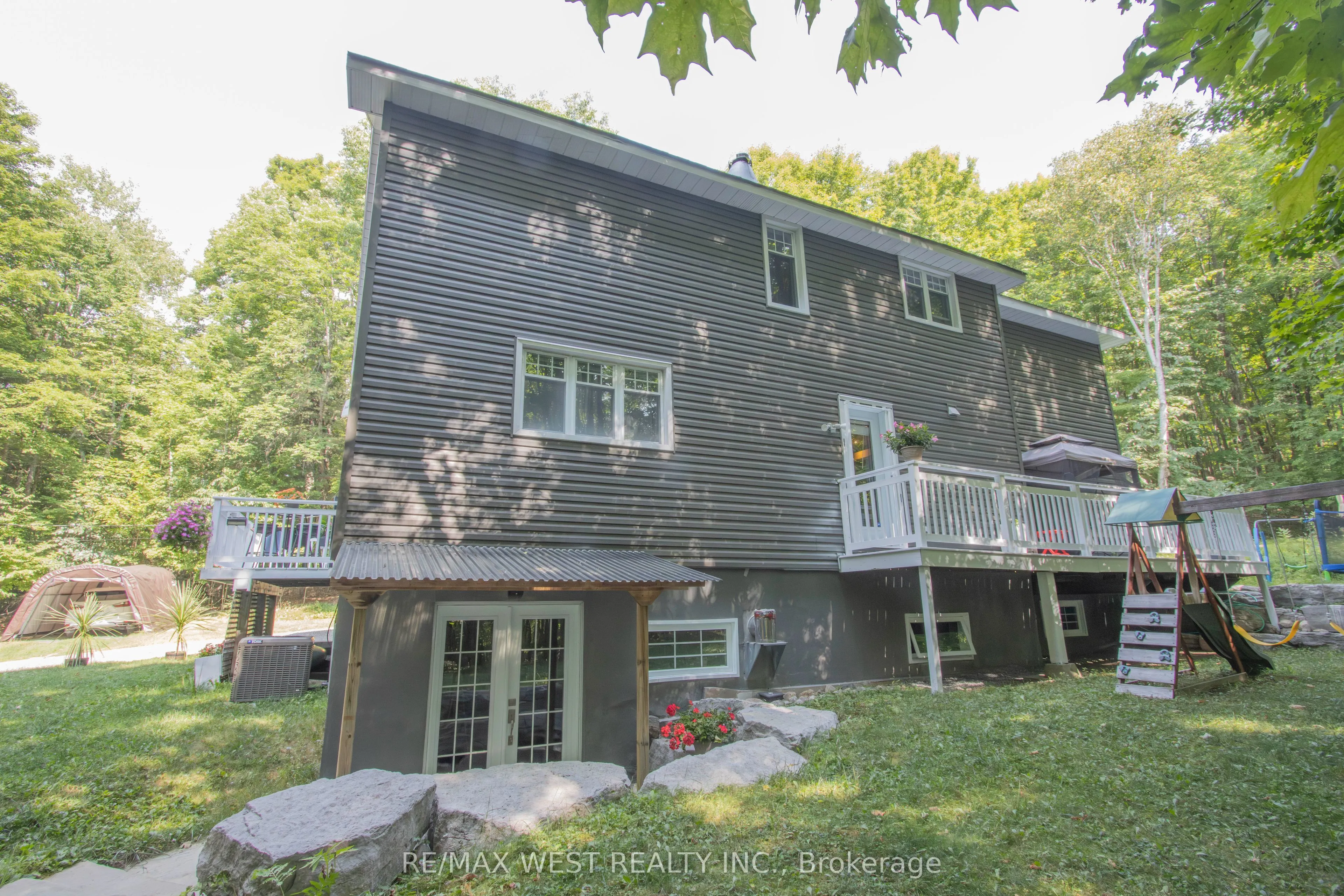 1158 Lorne Lane