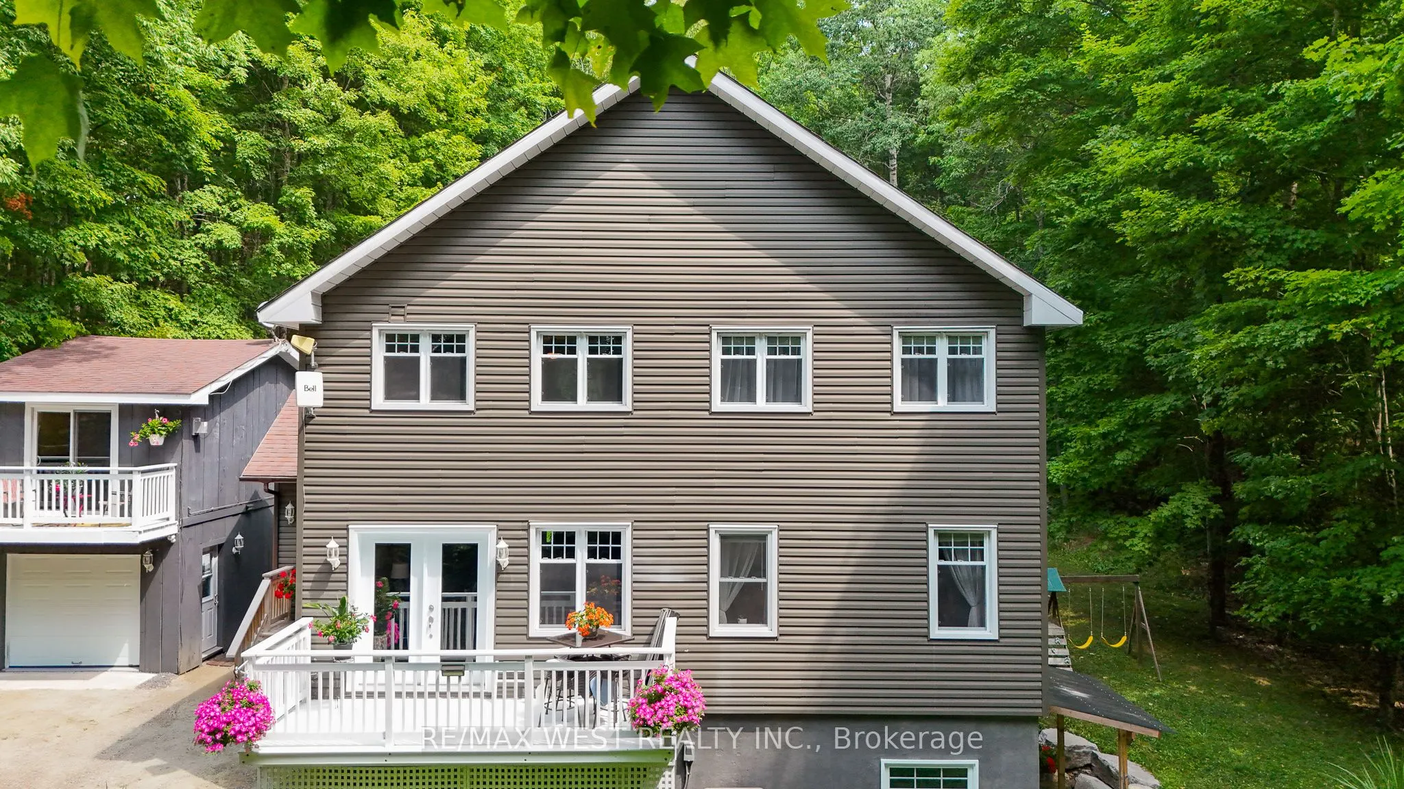 1158 Lorne Lane