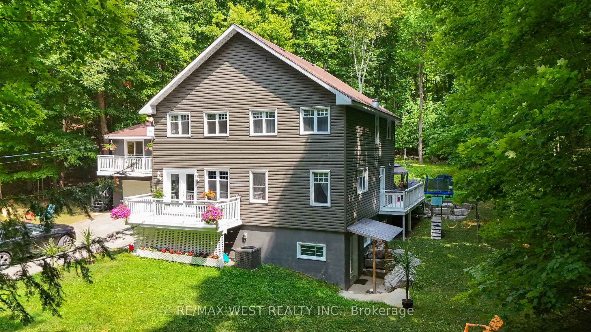 1158 Lorne Lane