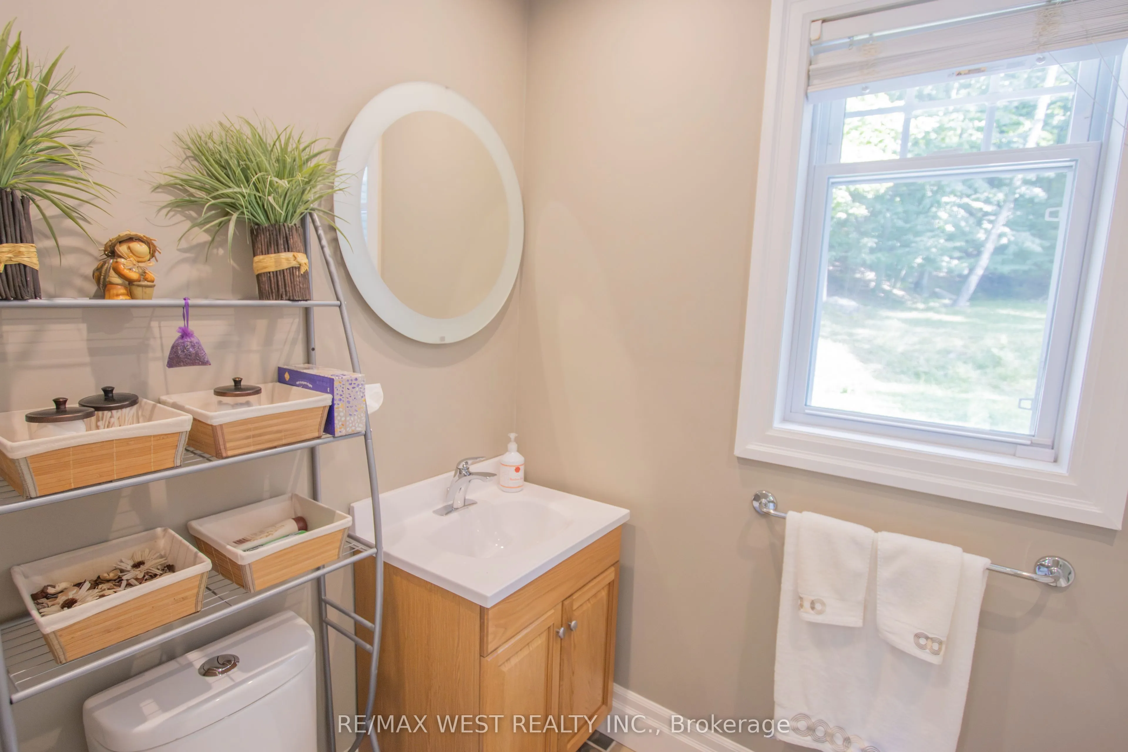 1158 Lorne Lane