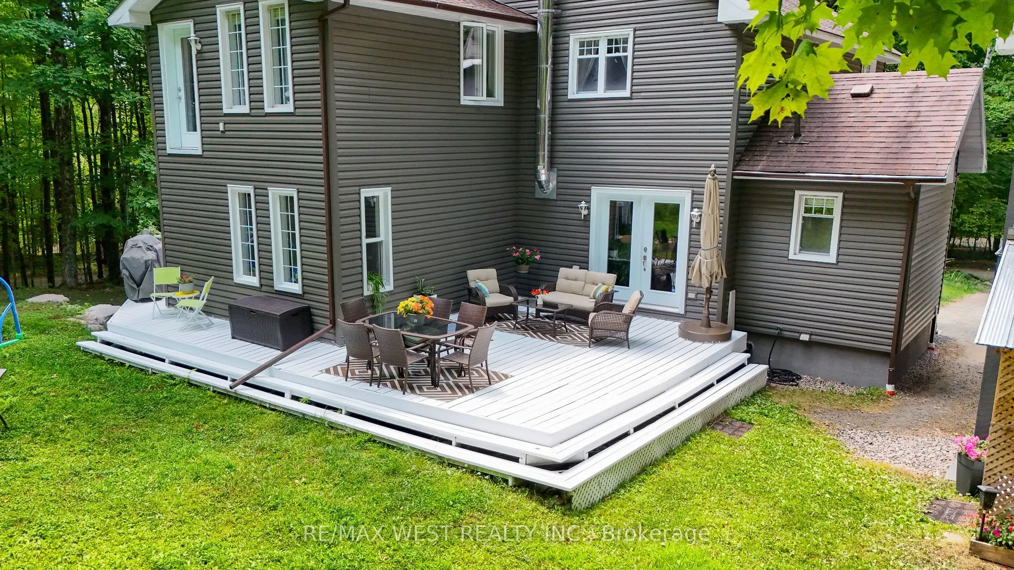 1158 Lorne Lane
