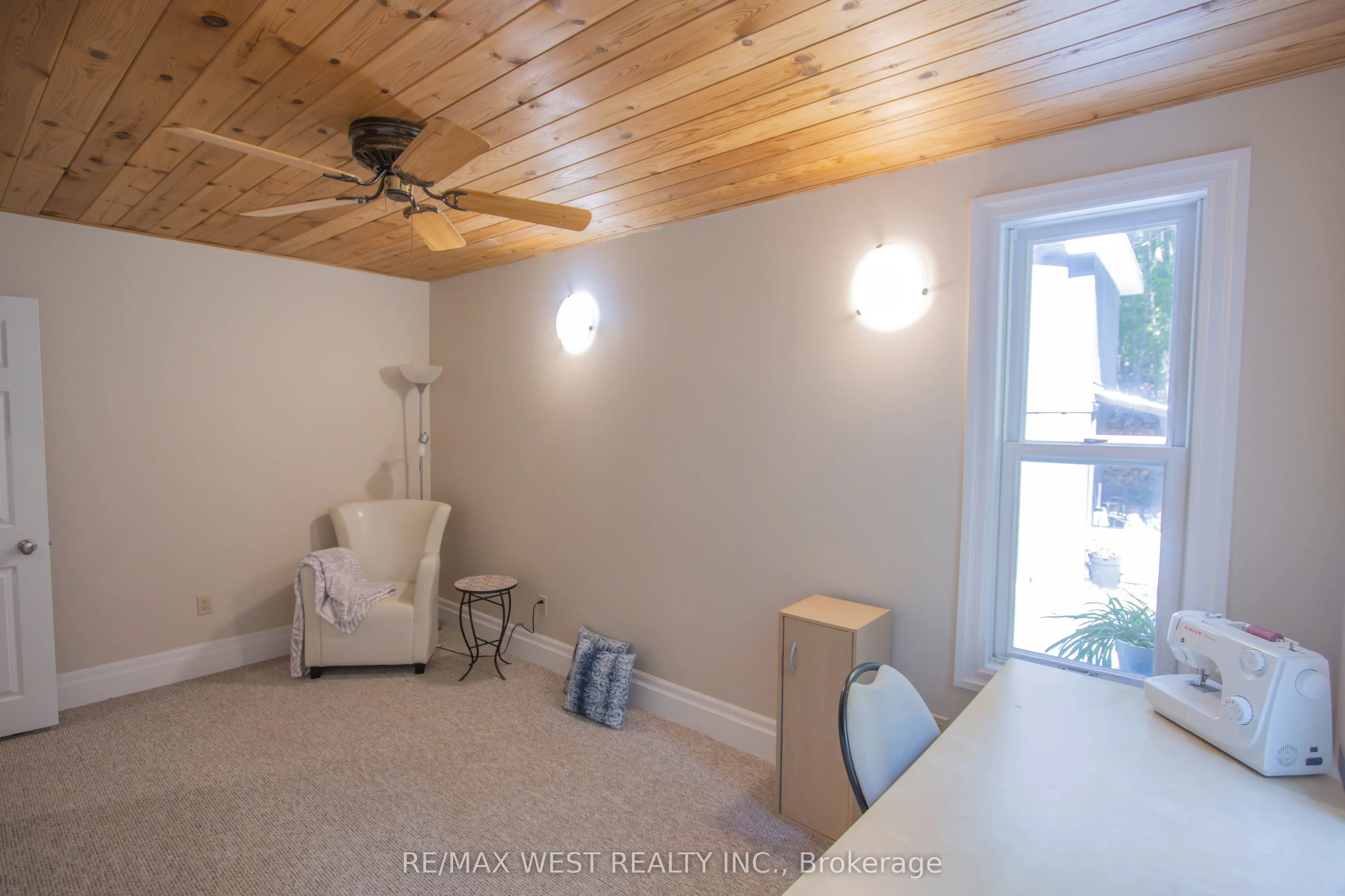 1158 Lorne Lane