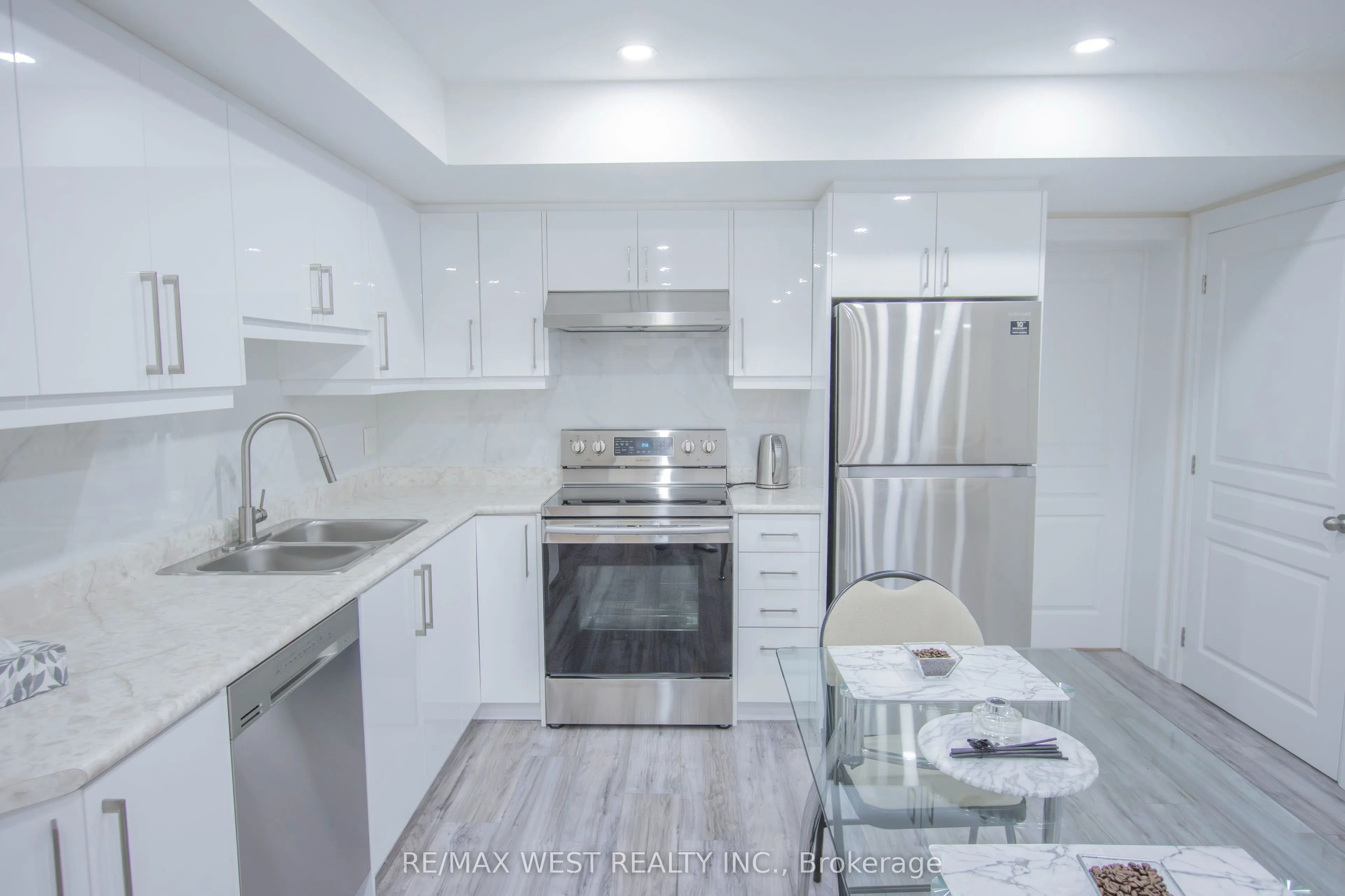 1158 Lorne Lane