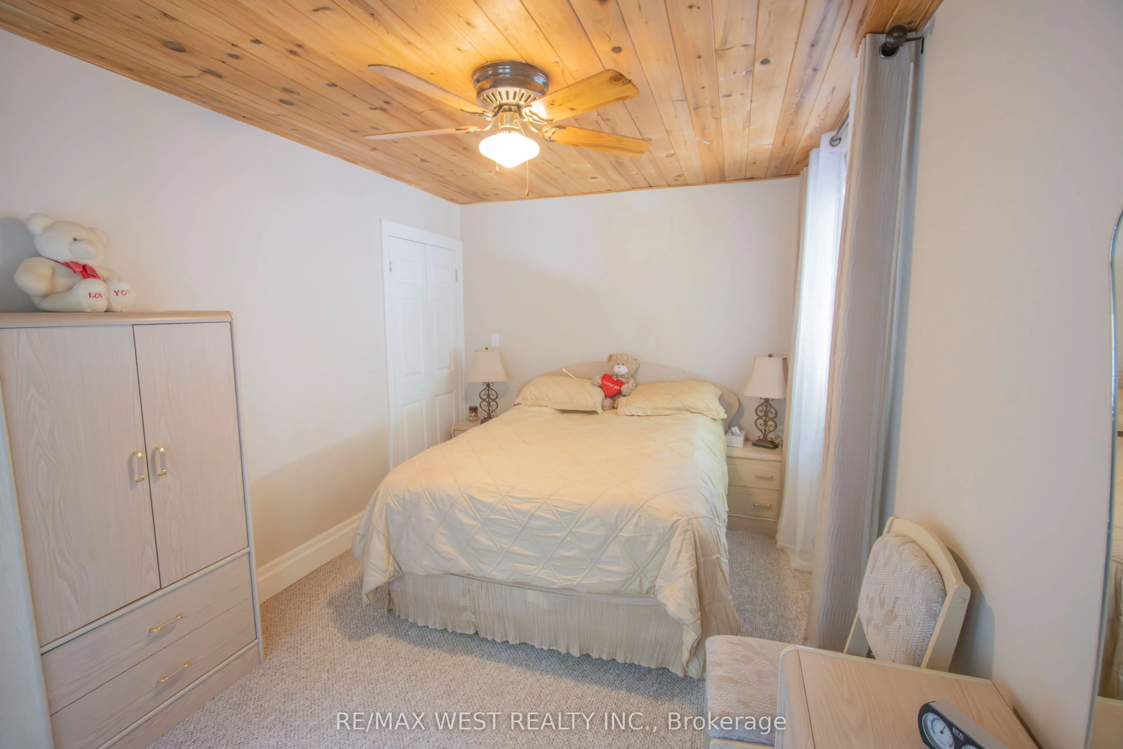 1158 Lorne Lane
