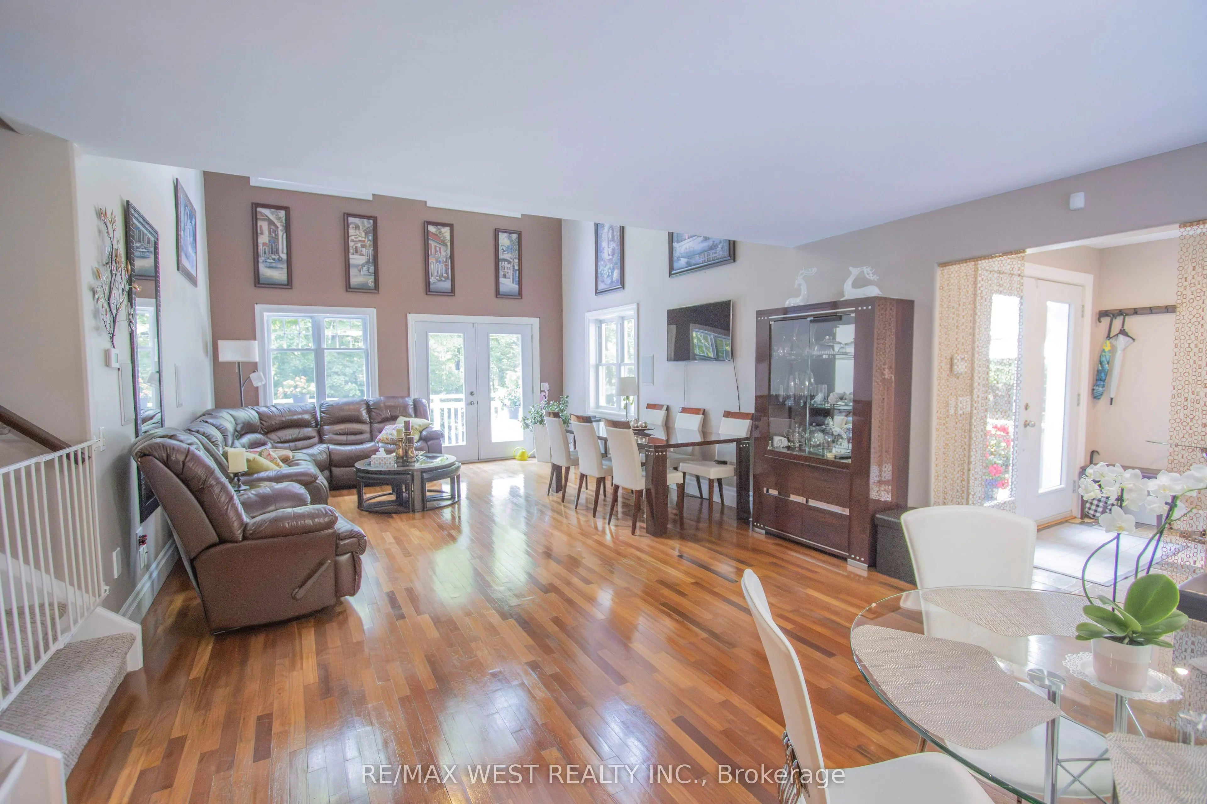 1158 Lorne Lane