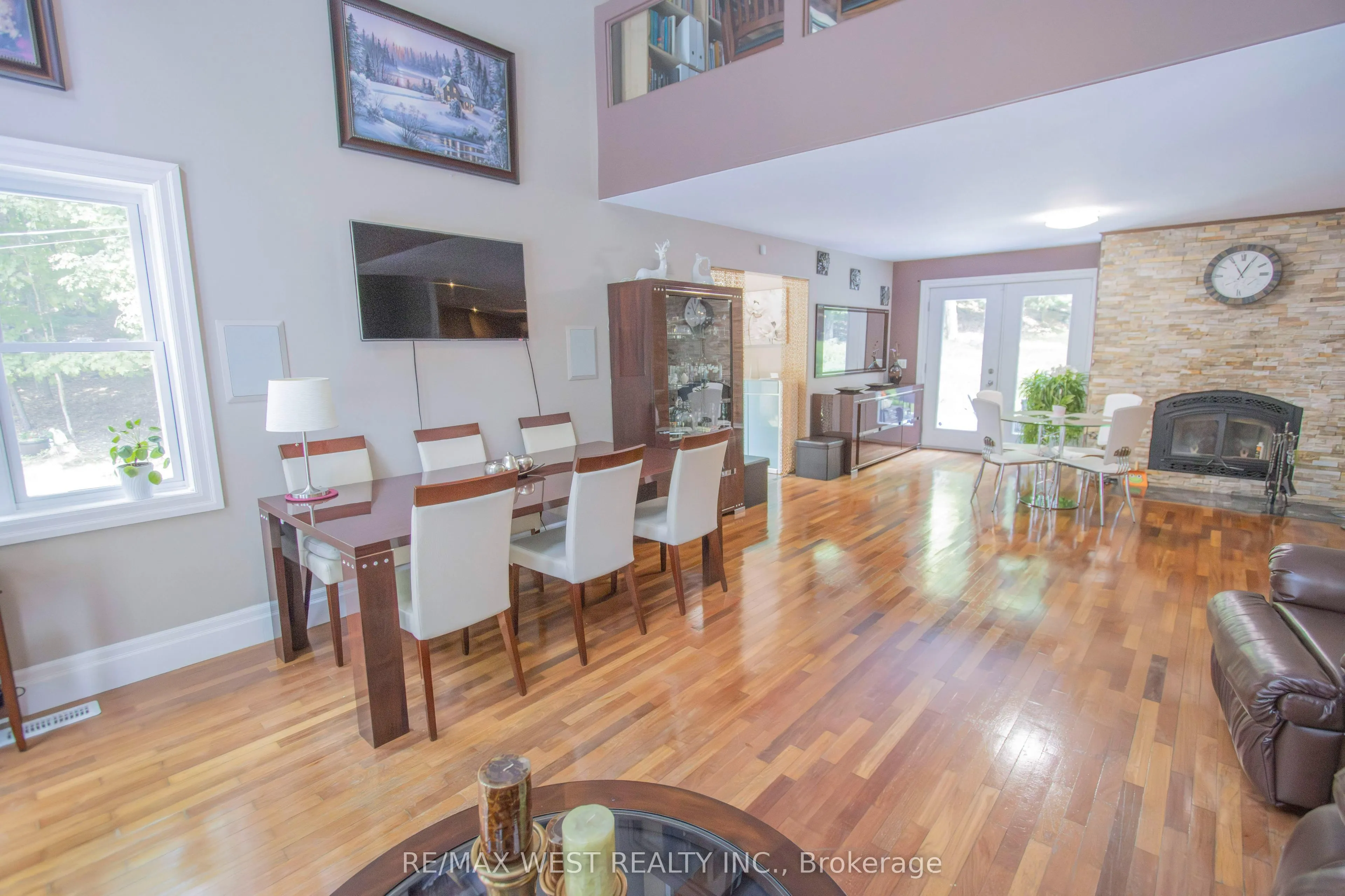 1158 Lorne Lane