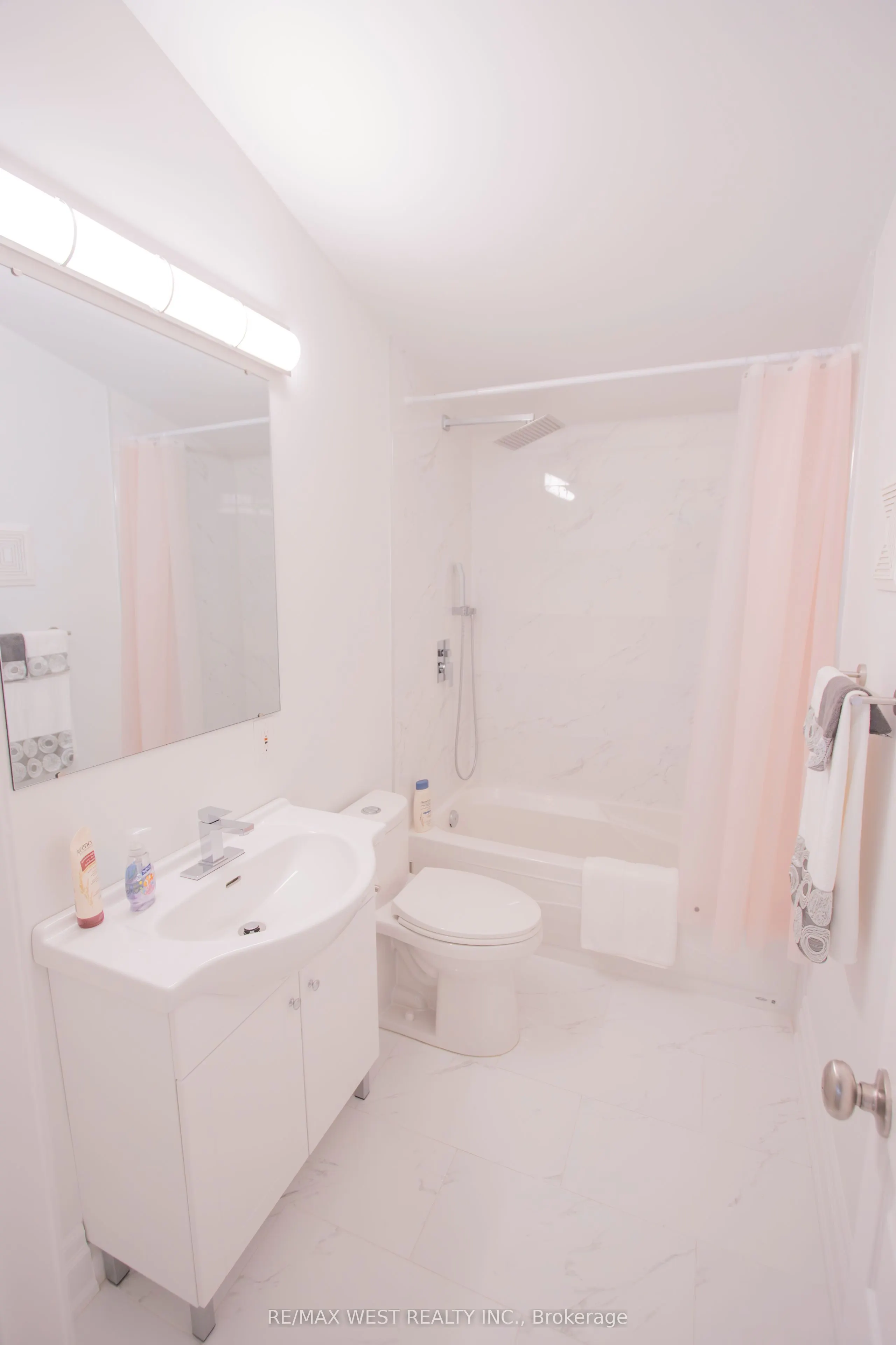 1158 Lorne Lane