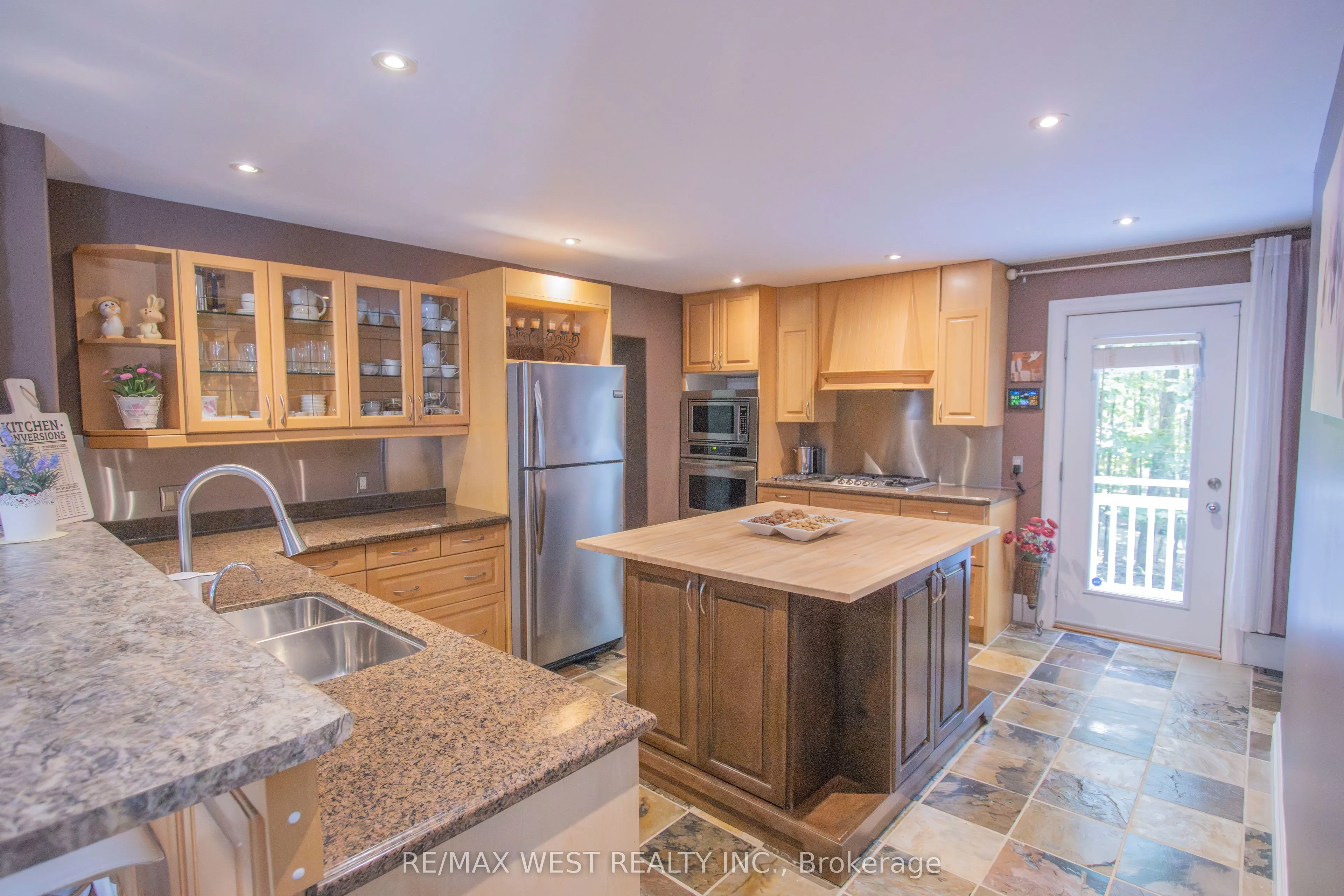 1158 Lorne Lane