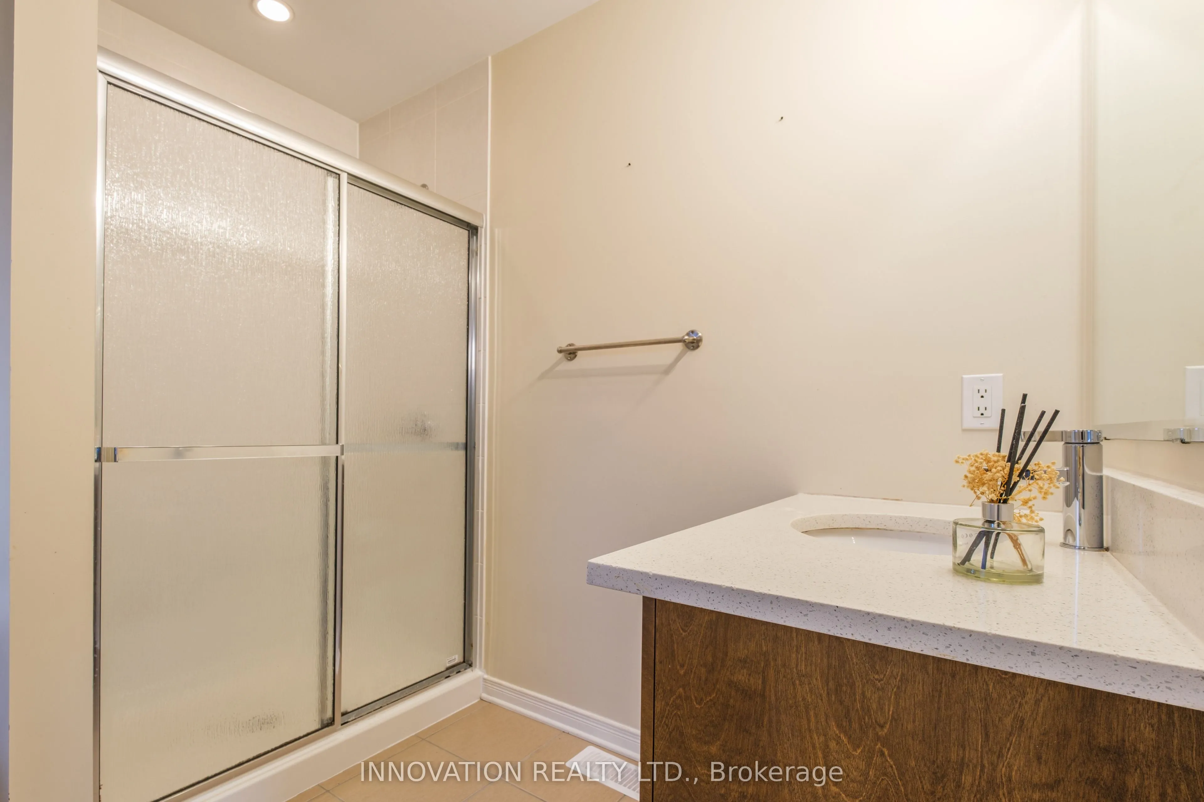 1609 Westhall Way N