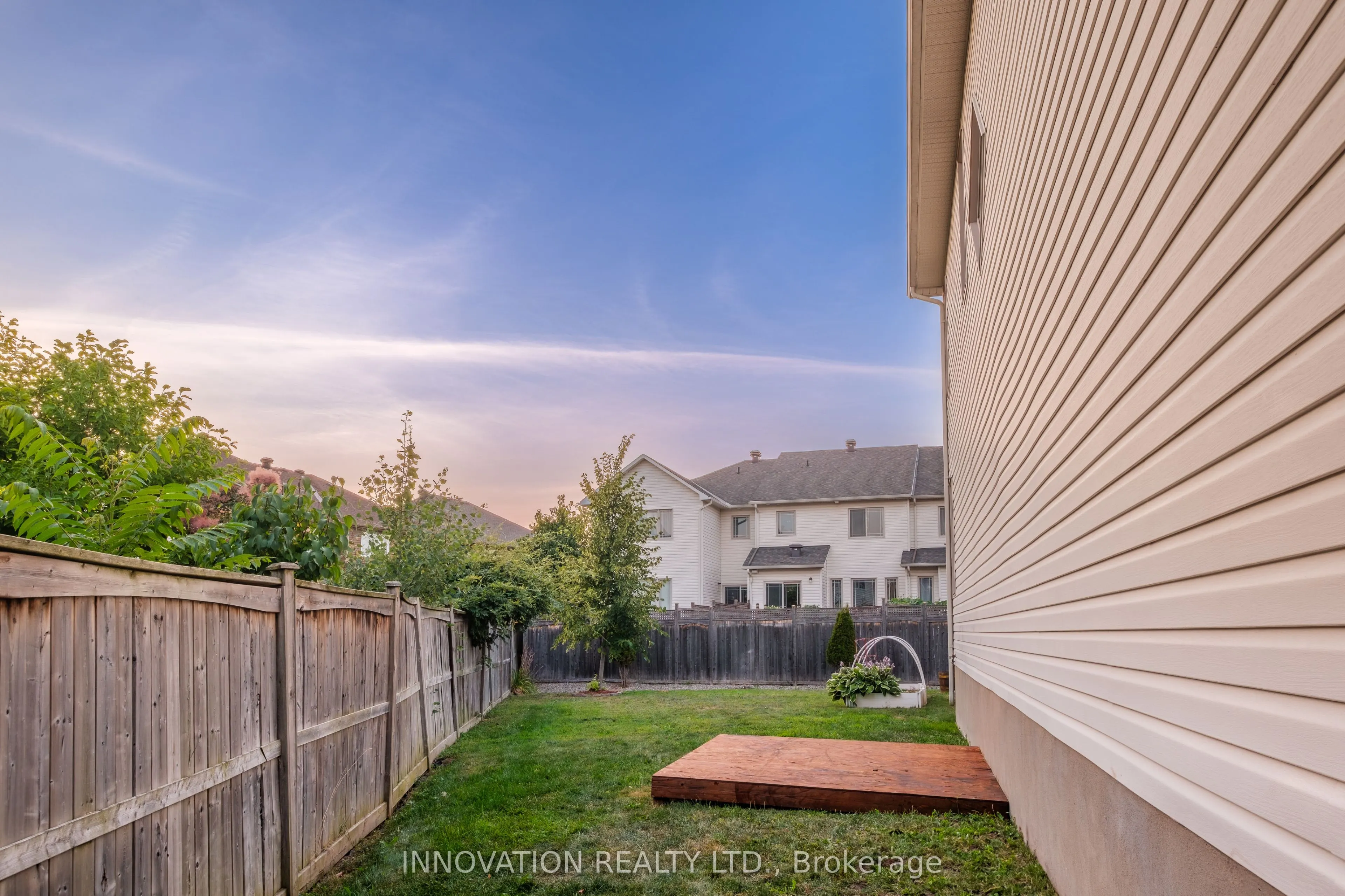 1609 Westhall Way N
