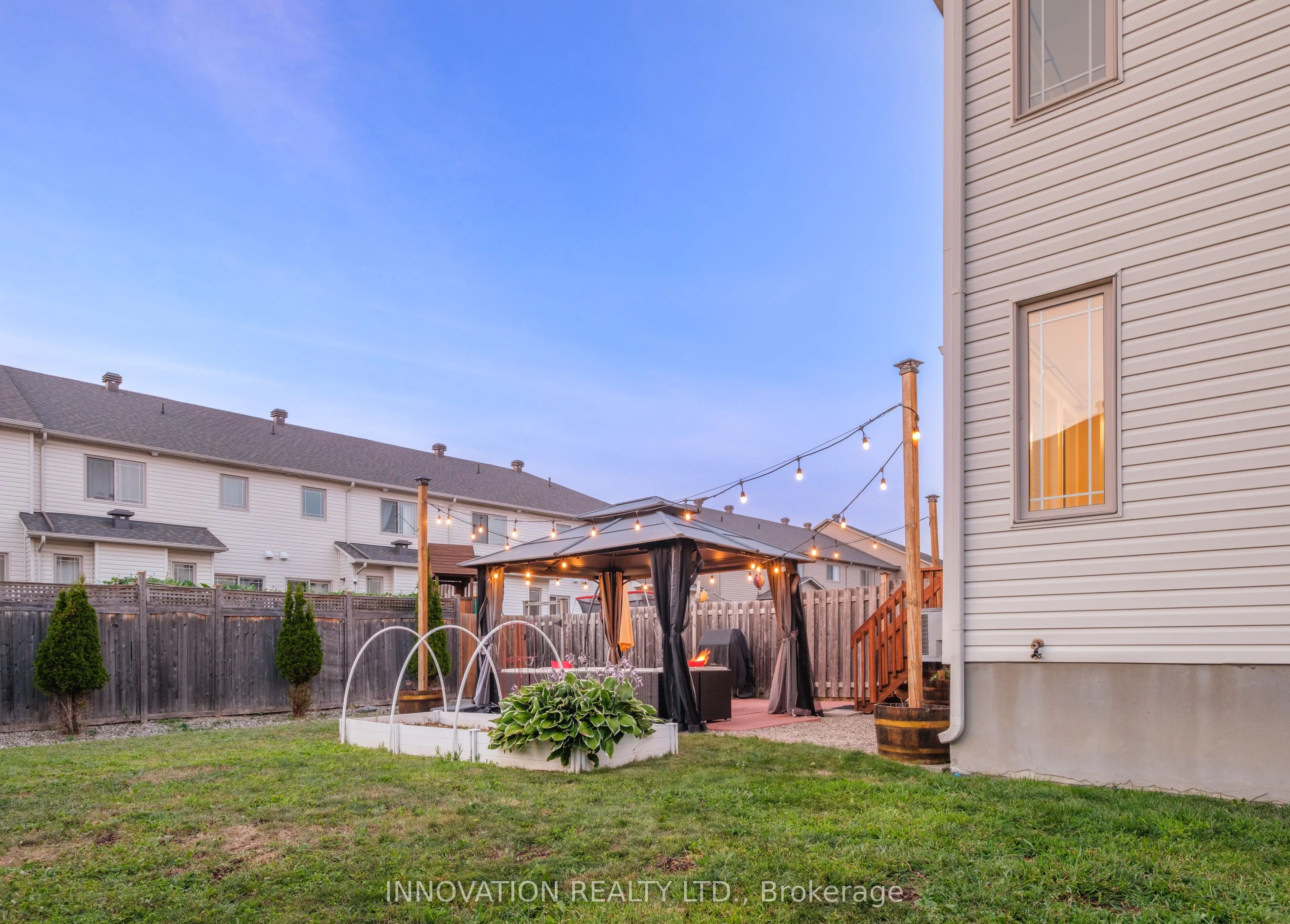 1609 Westhall Way N