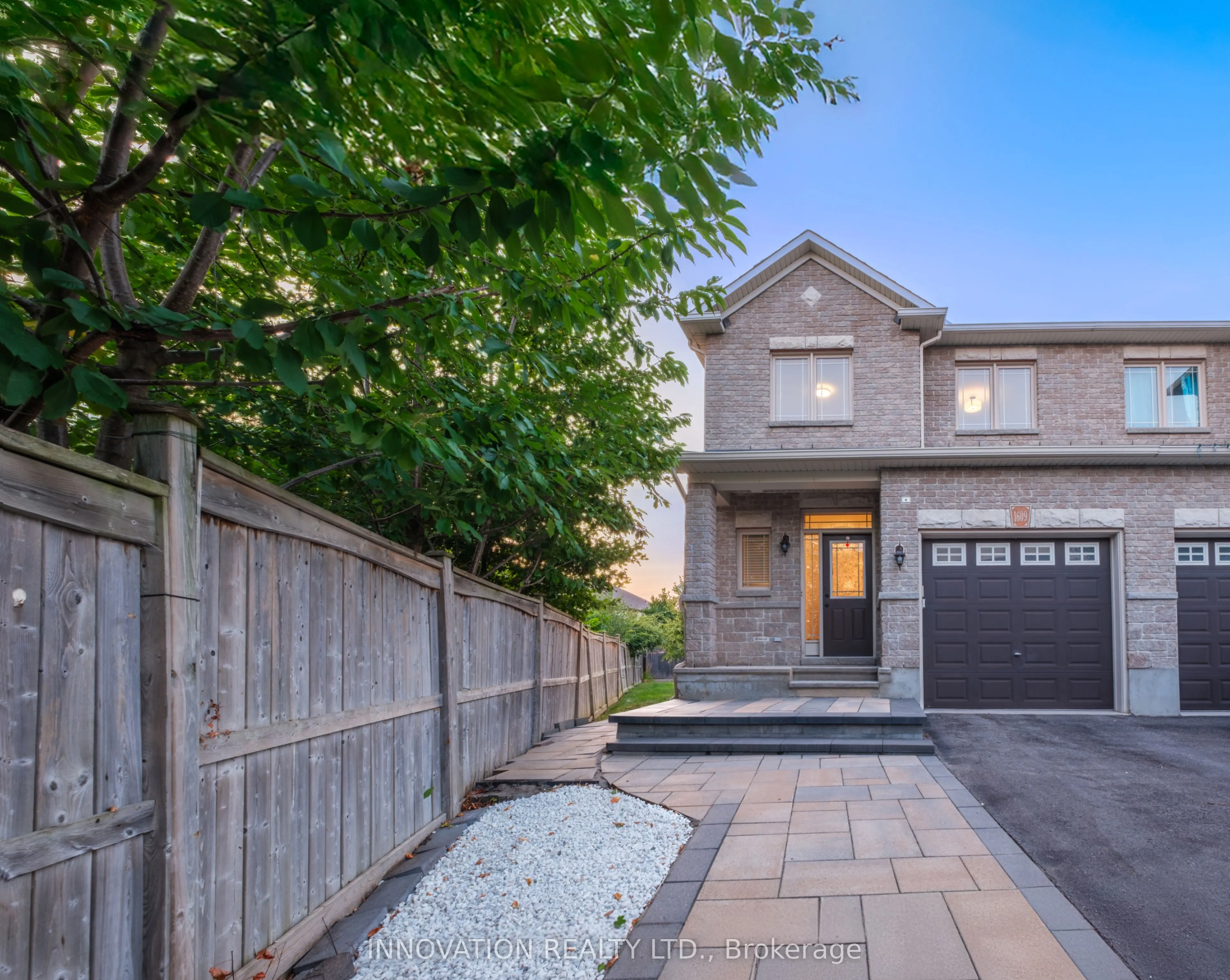1609 Westhall Way N