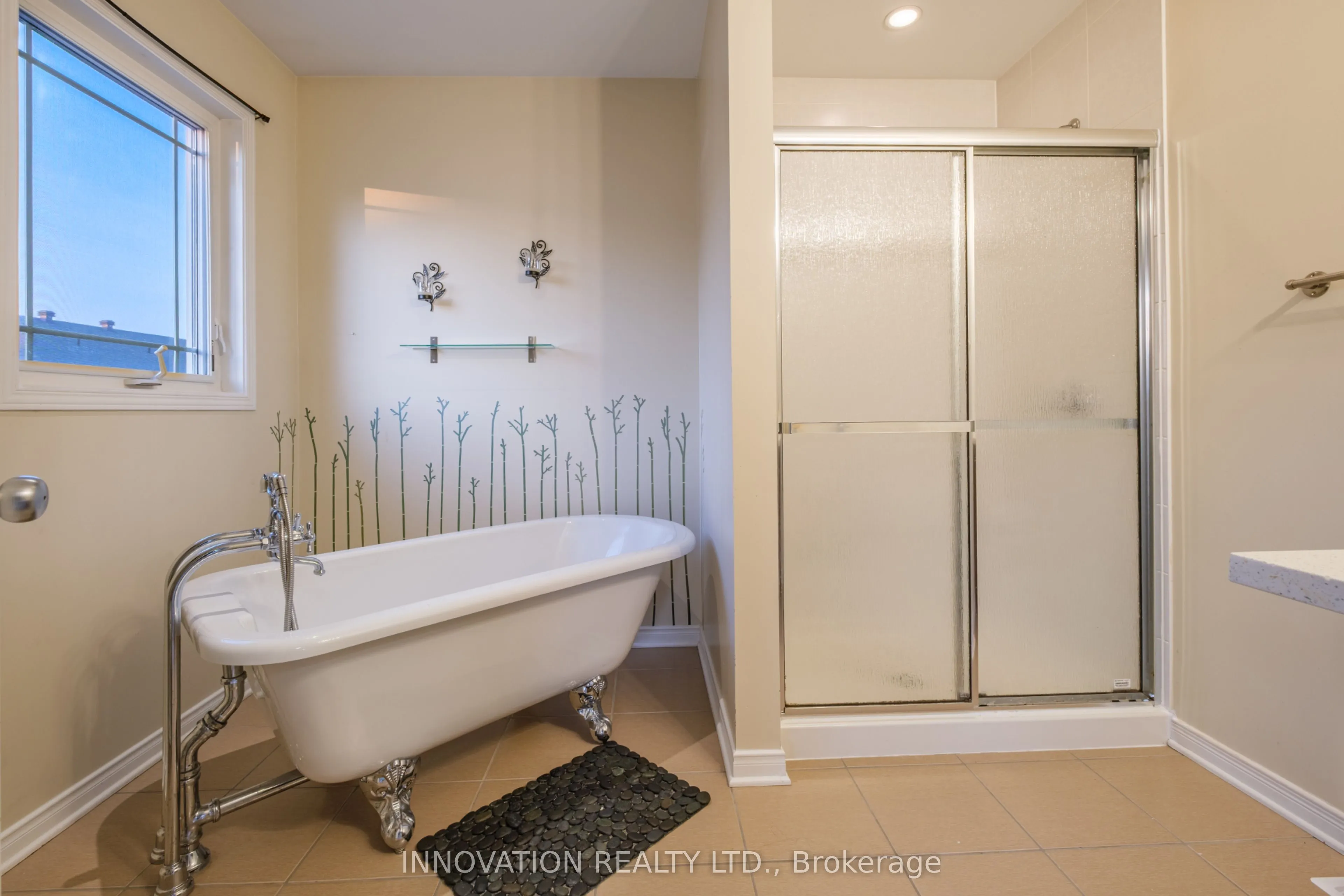 1609 Westhall Way N