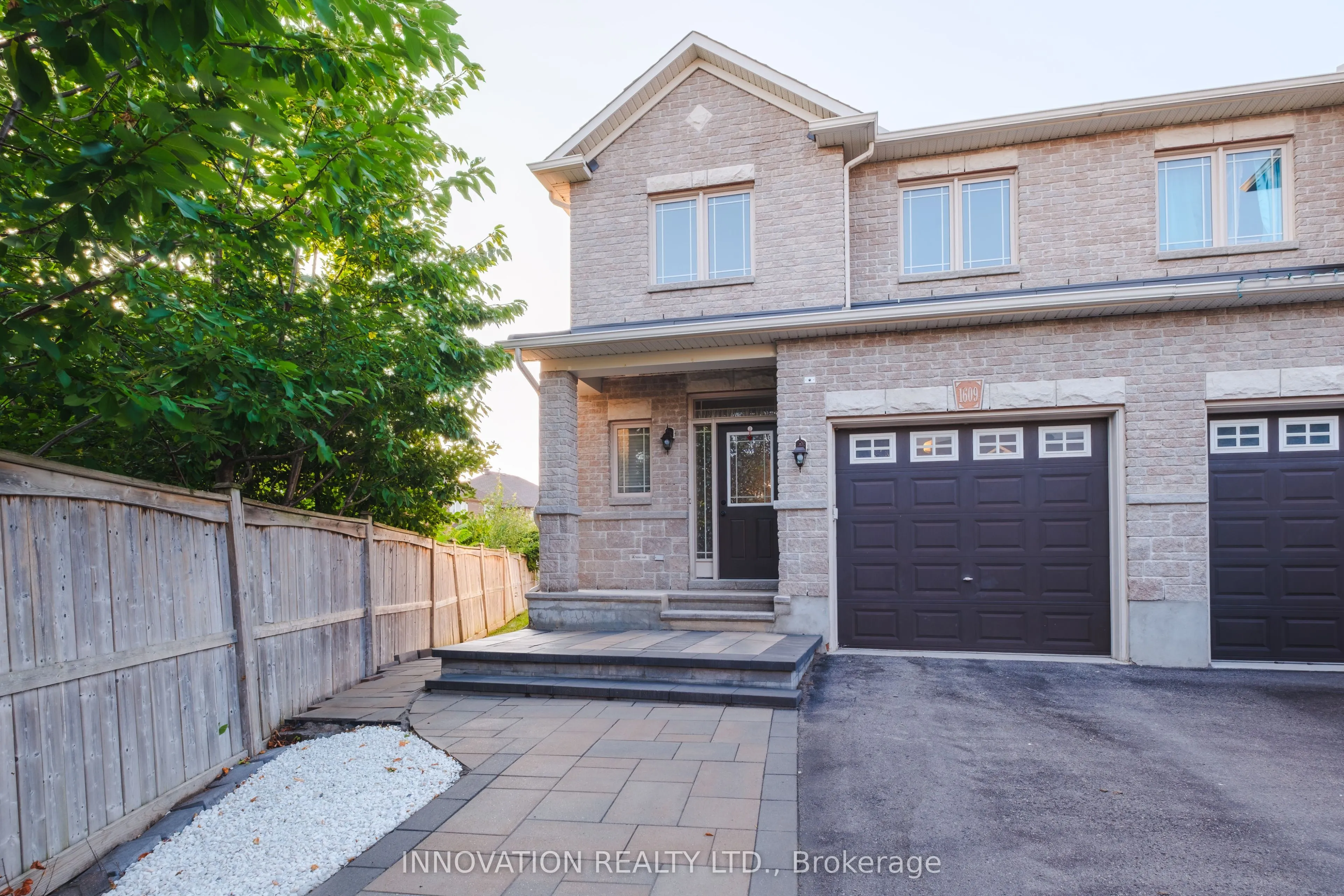 1609 Westhall Way N