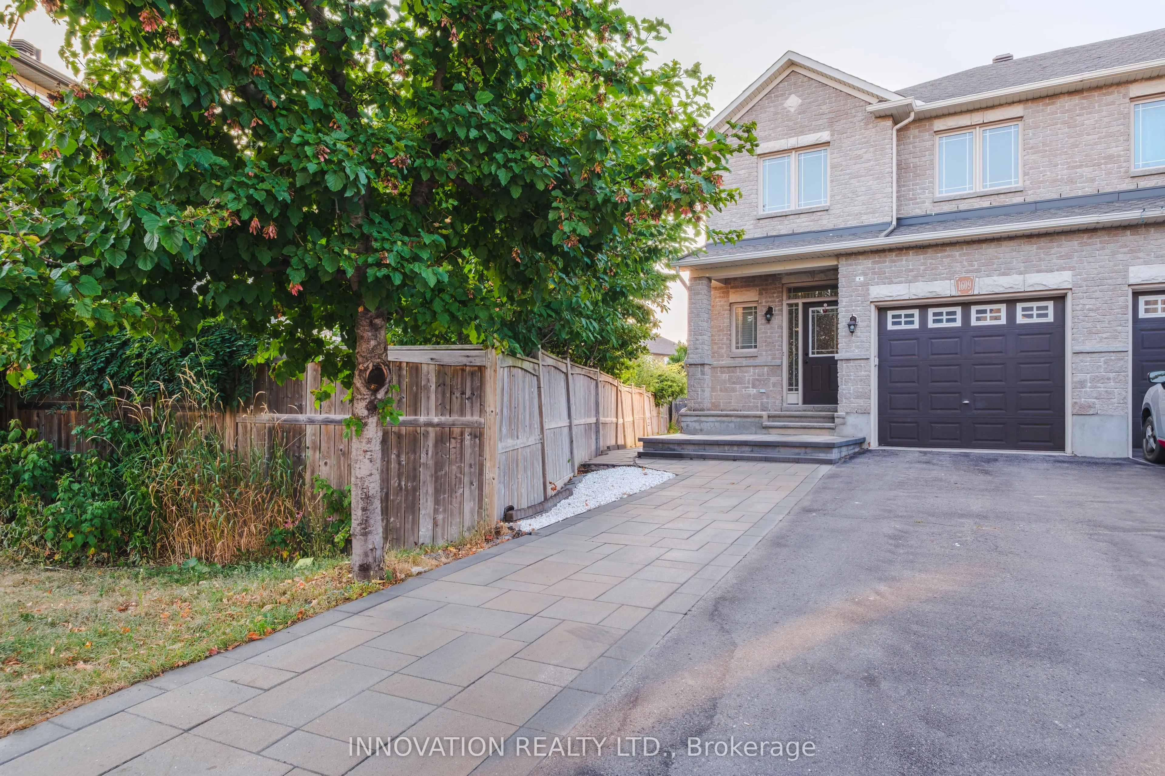 1609 Westhall Way N