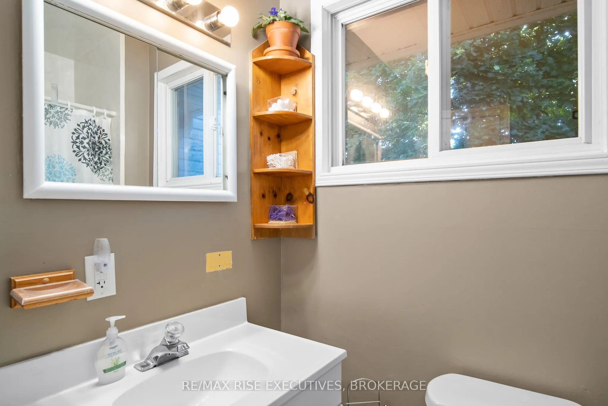 25 Rosemund Place, #115