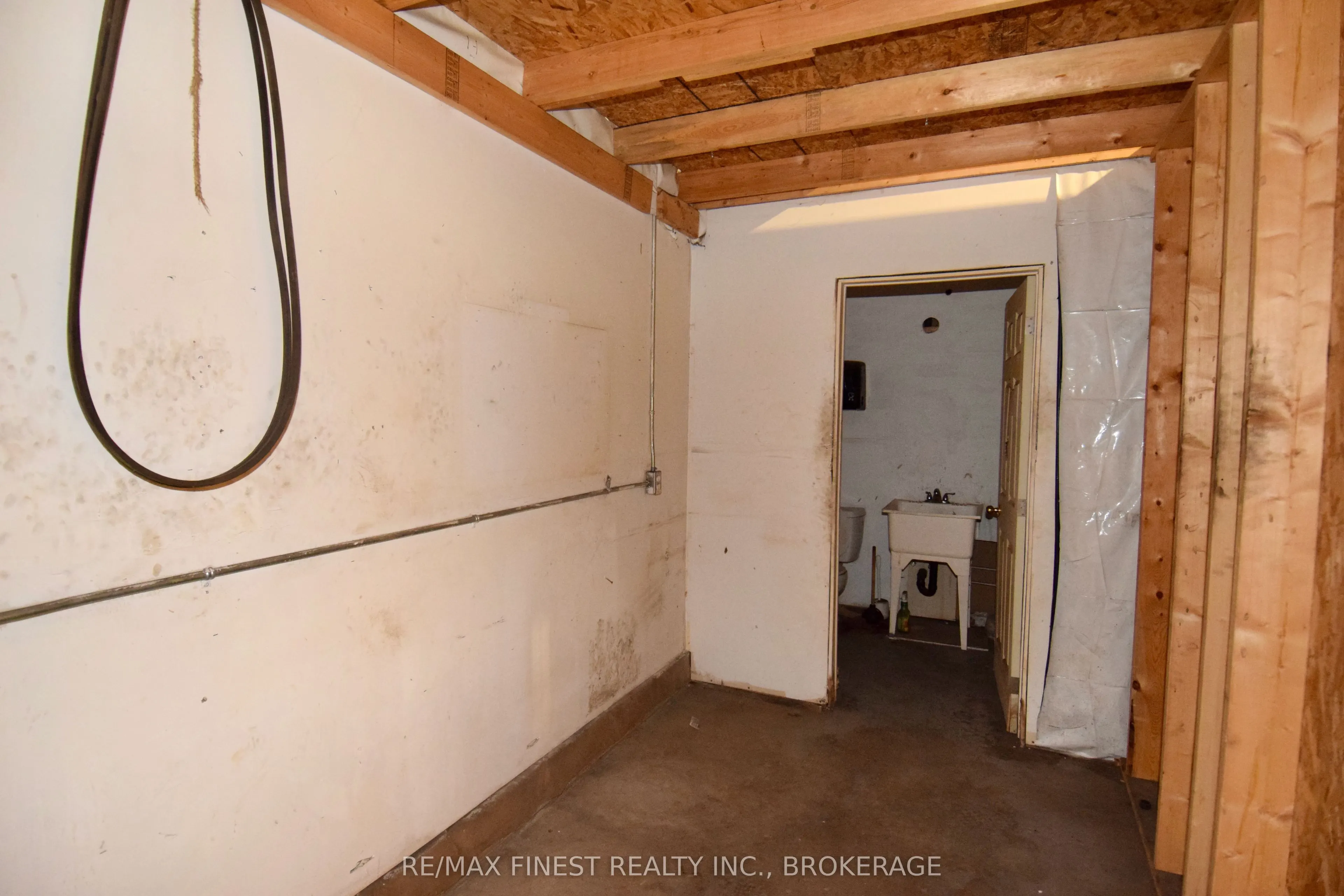 212 Camden Road, #3