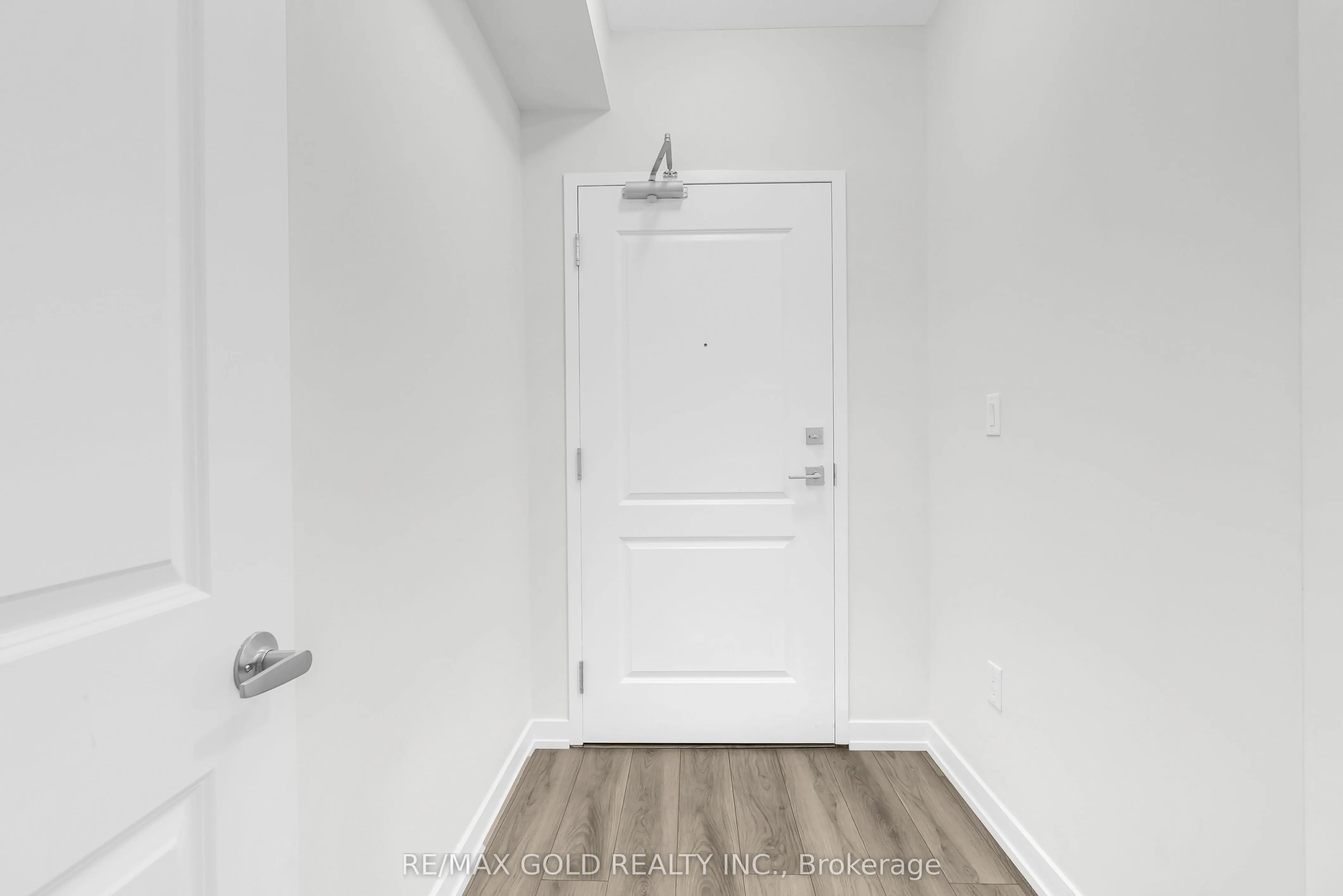 460 DUNDAS Street E, #402