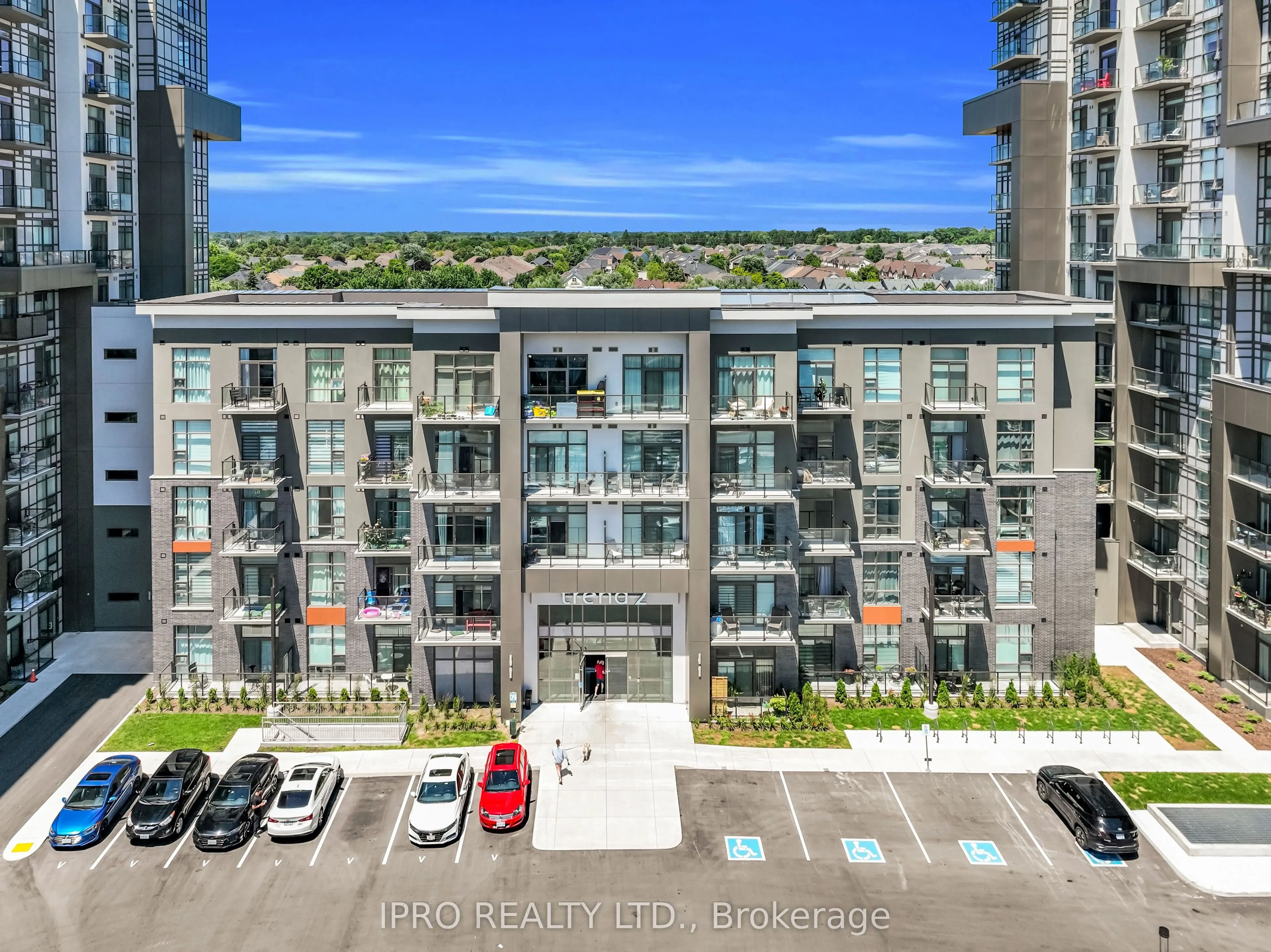 460 DUNDAS Street E, #402