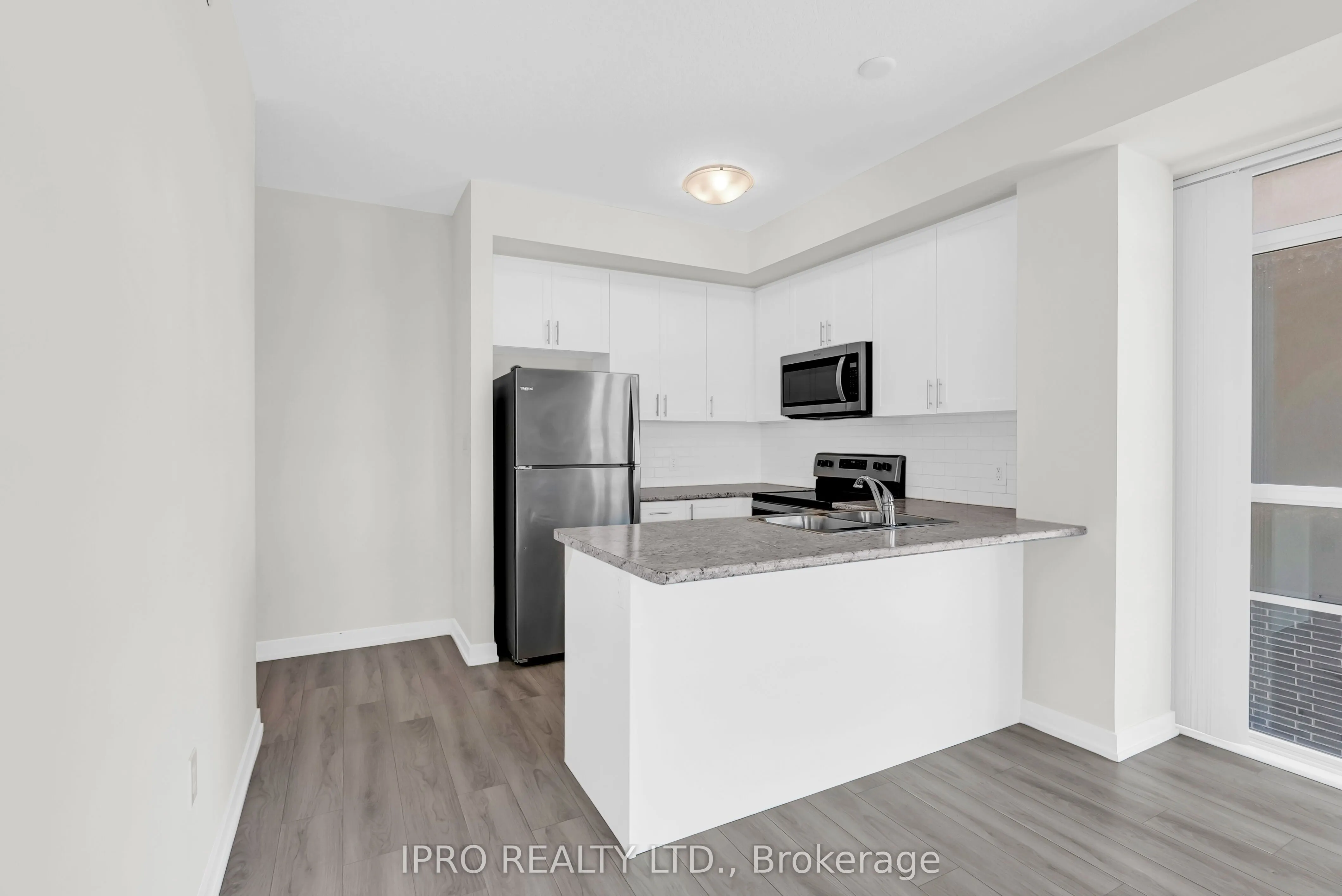 460 DUNDAS Street E, #402