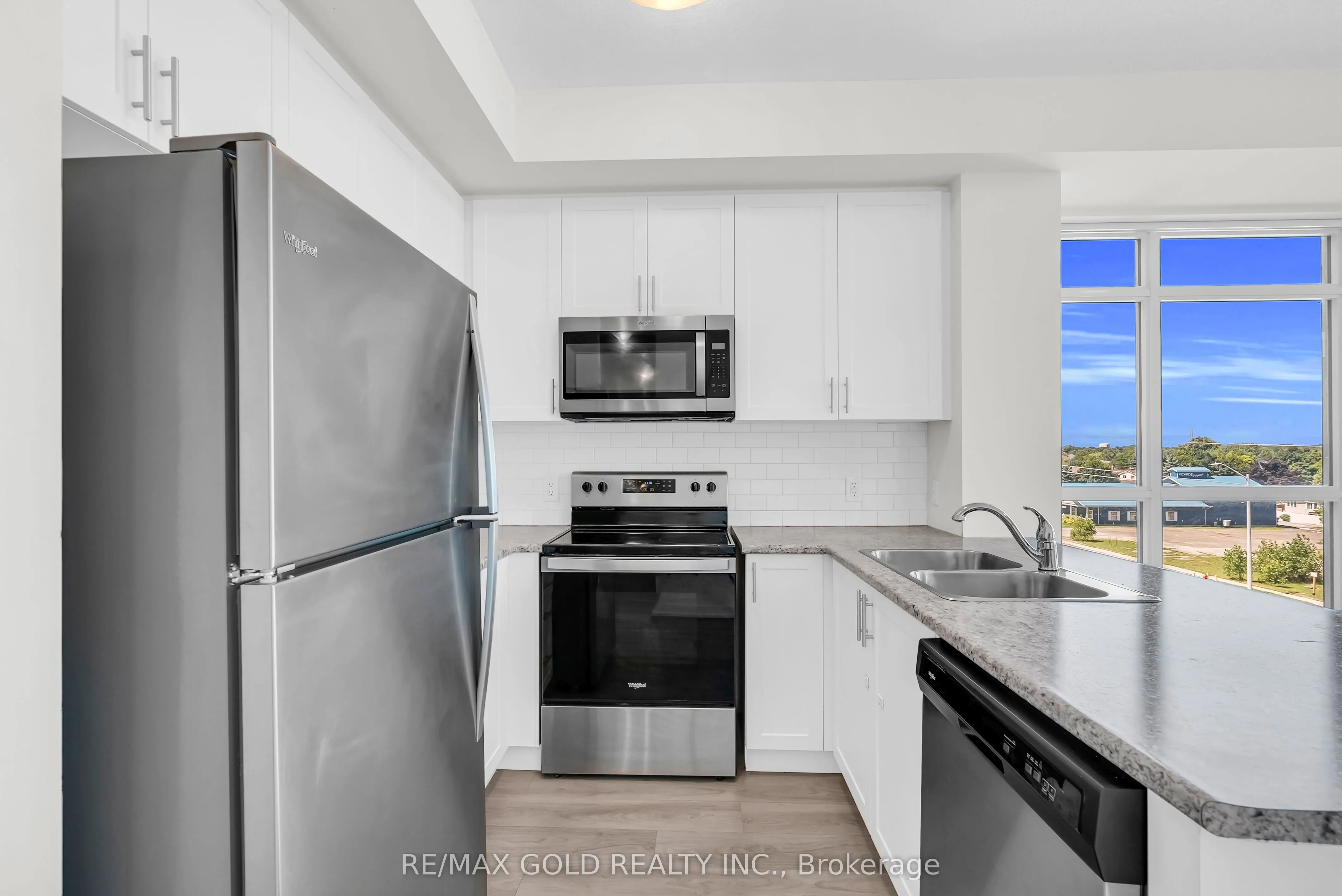 460 DUNDAS Street E, #402