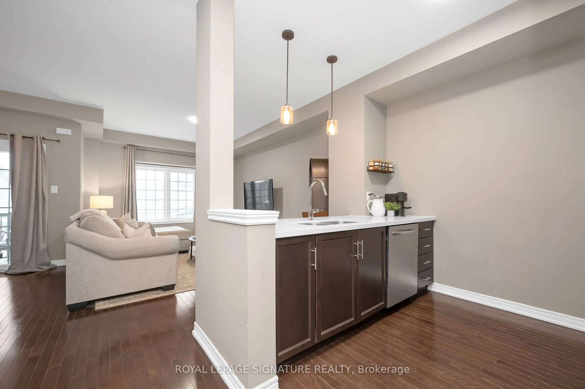 215 Dundas Street E, #29