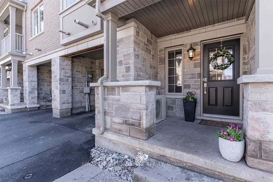 215 Dundas Street E, #29