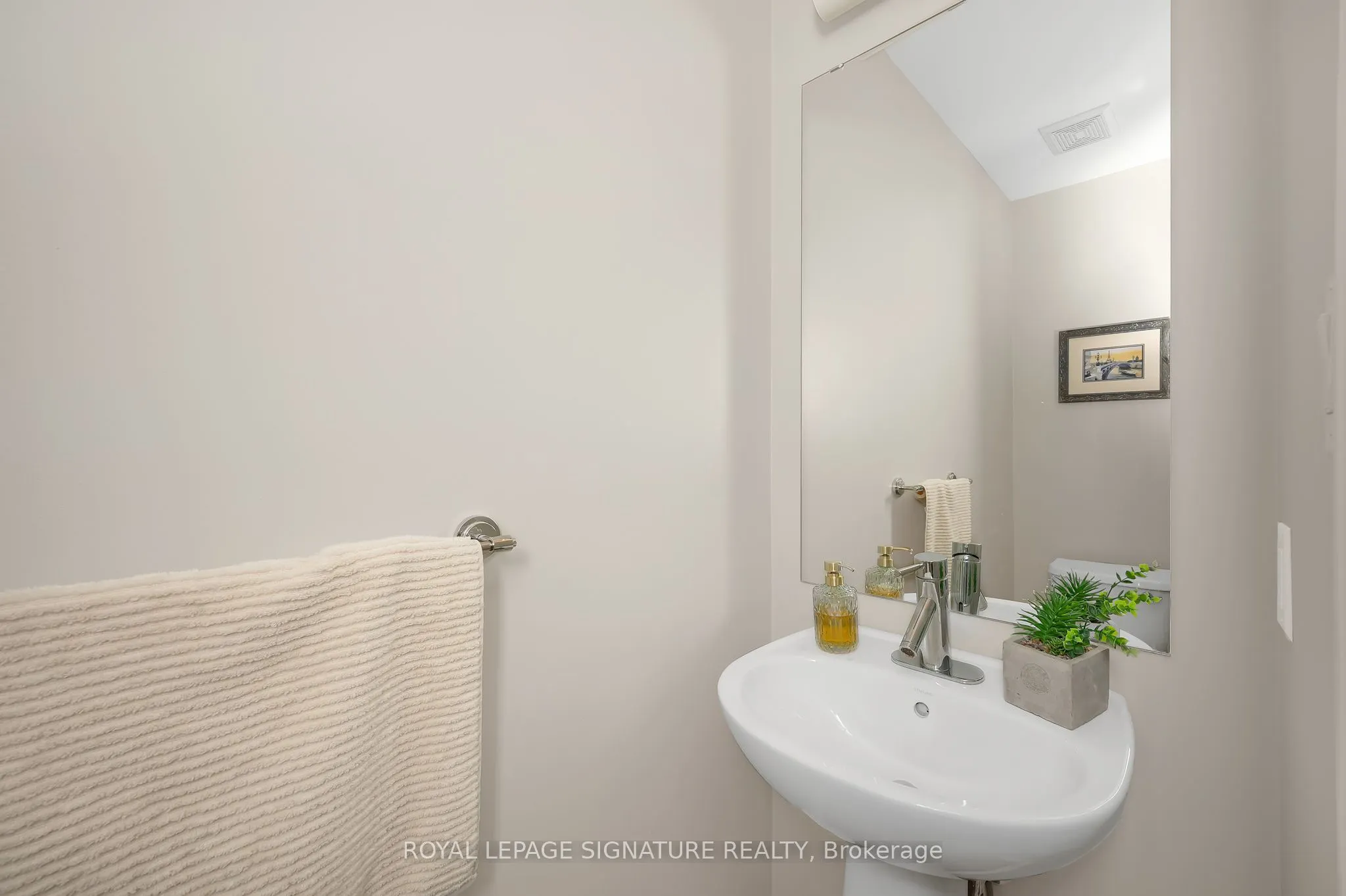 215 Dundas Street E, #29