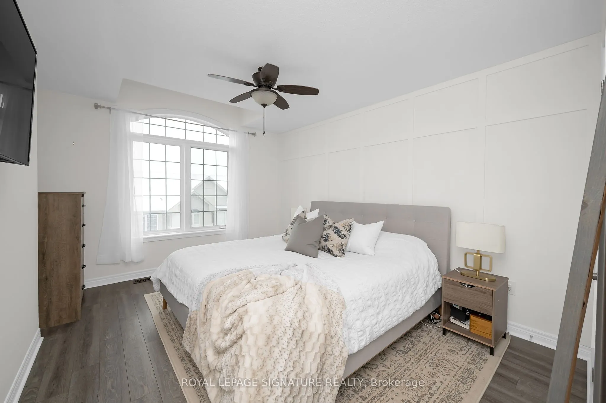 215 Dundas Street E, #29