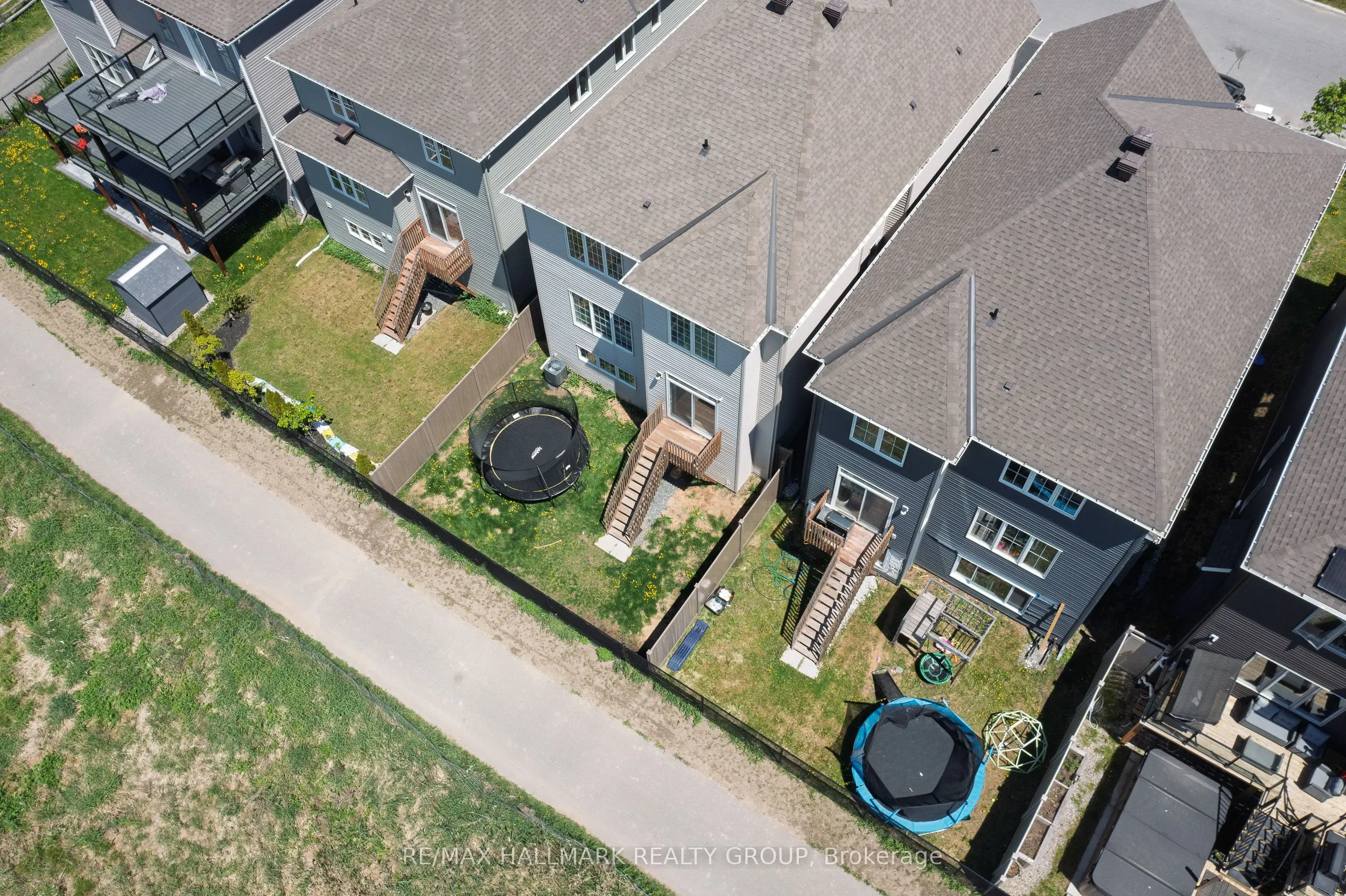 824 Henslow's Circle