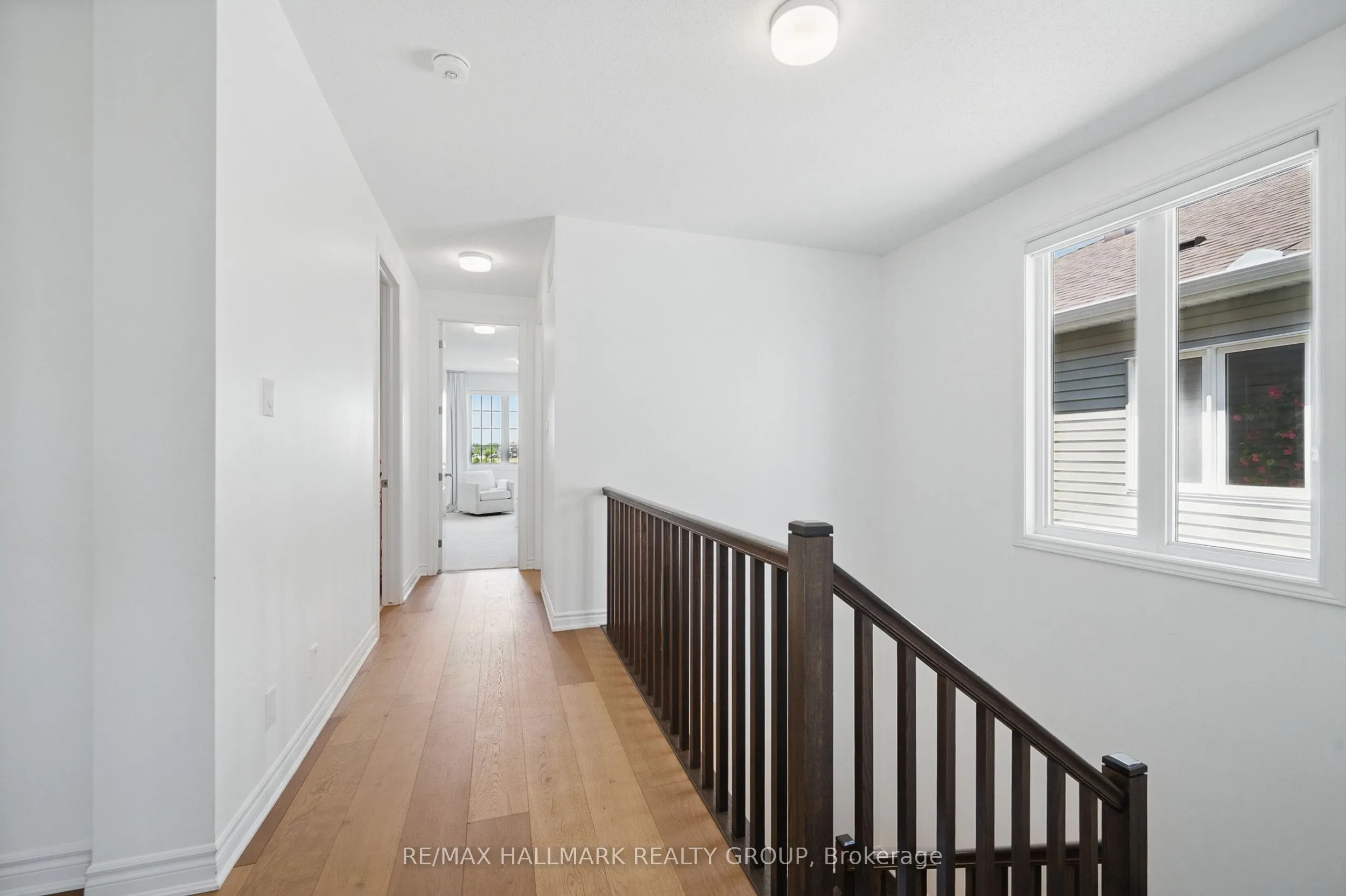 824 Henslow's Circle