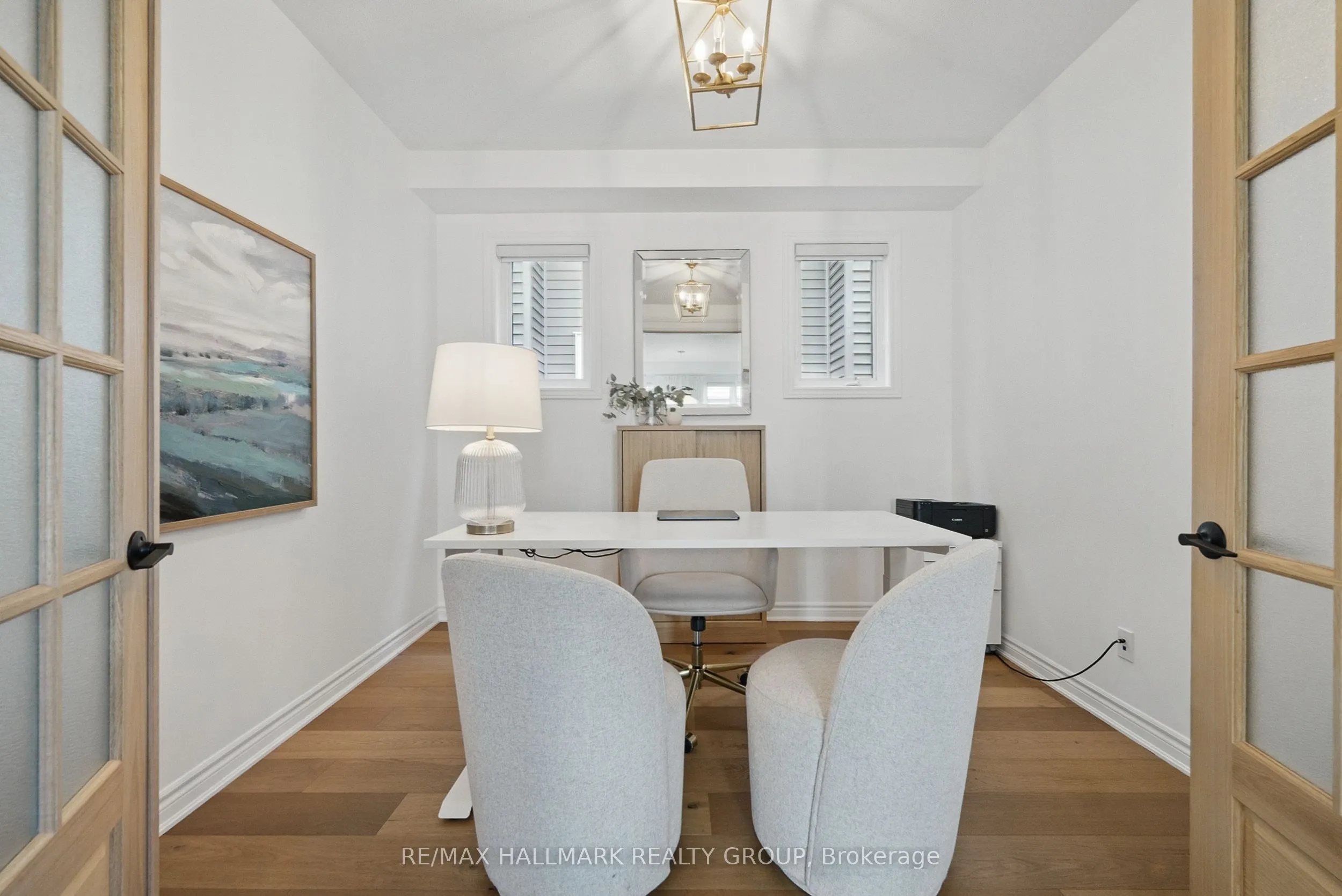 824 Henslow's Circle