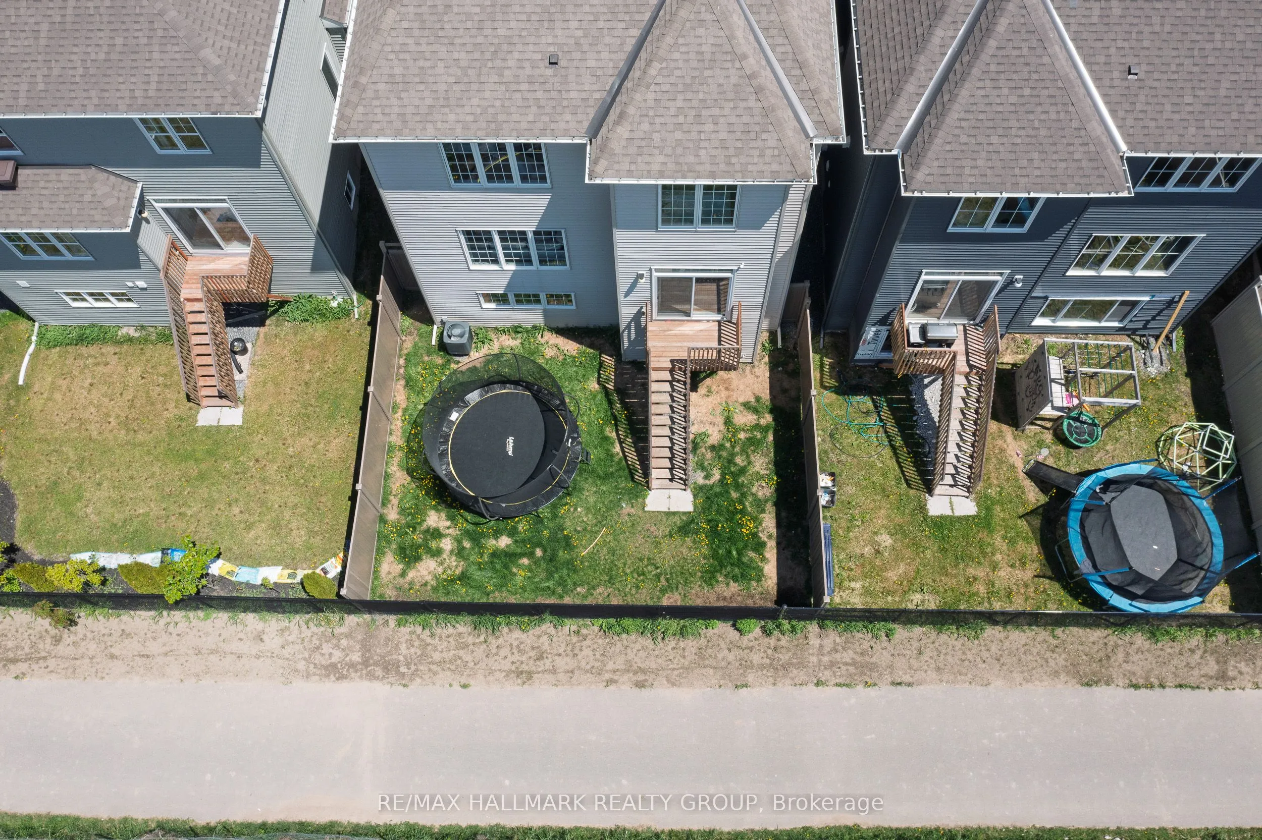 824 Henslow's Circle
