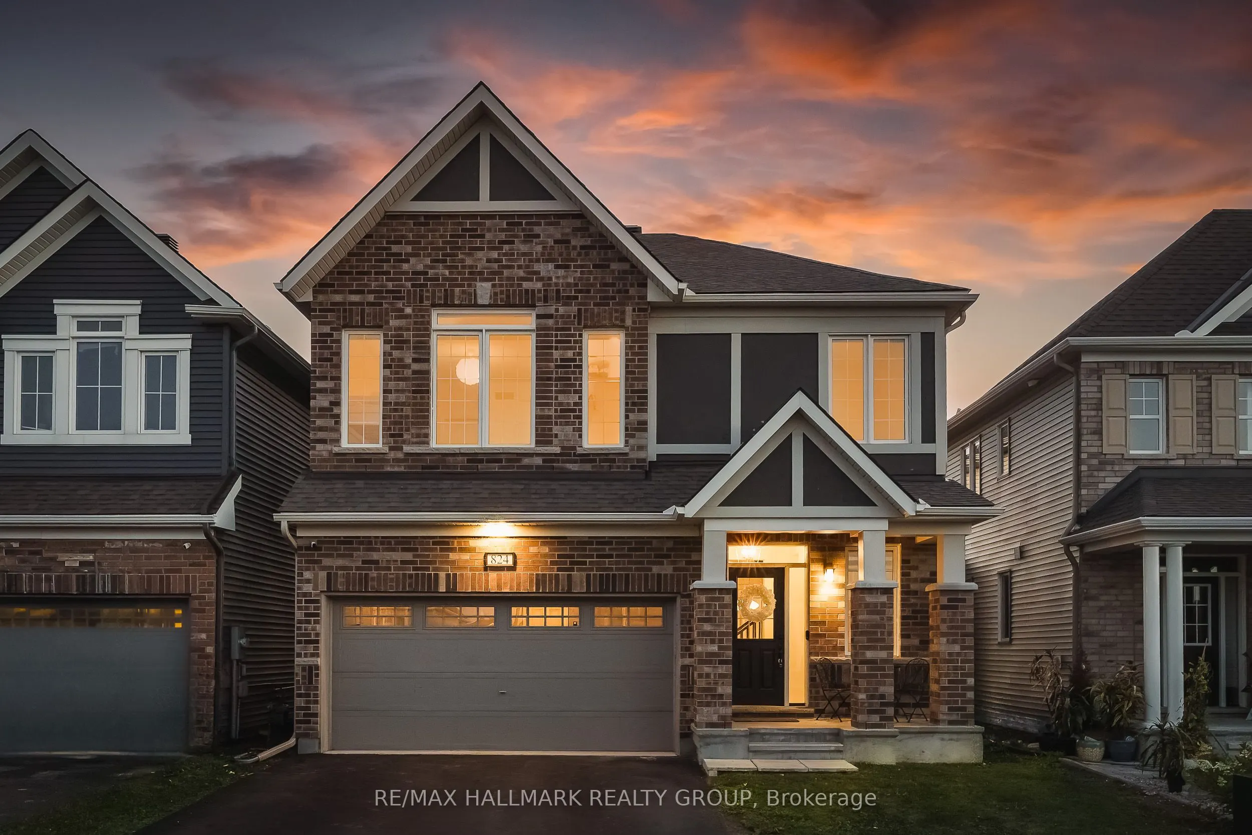 824 Henslow's Circle