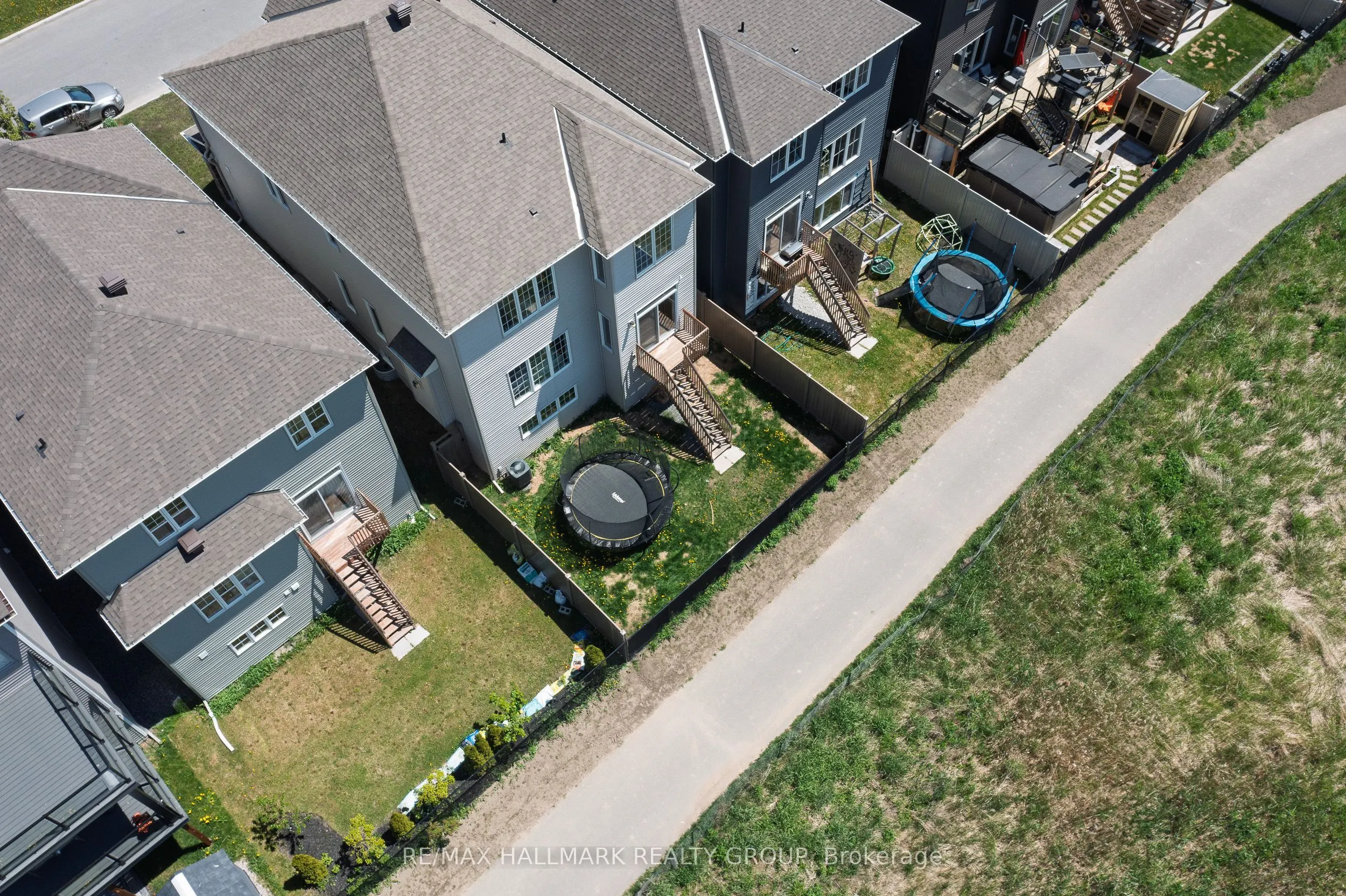824 Henslow's Circle