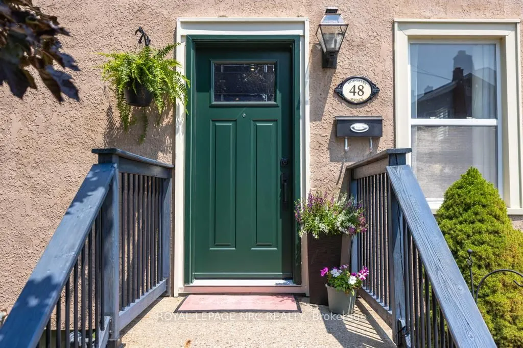 48 Hodgkins Avenue