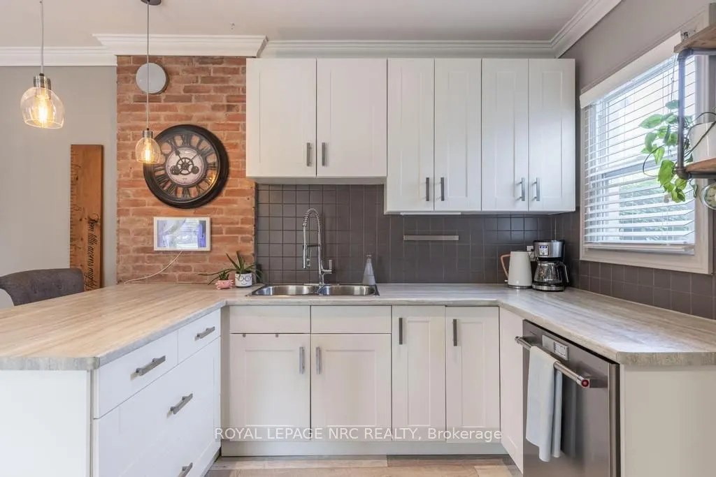48 Hodgkins Avenue