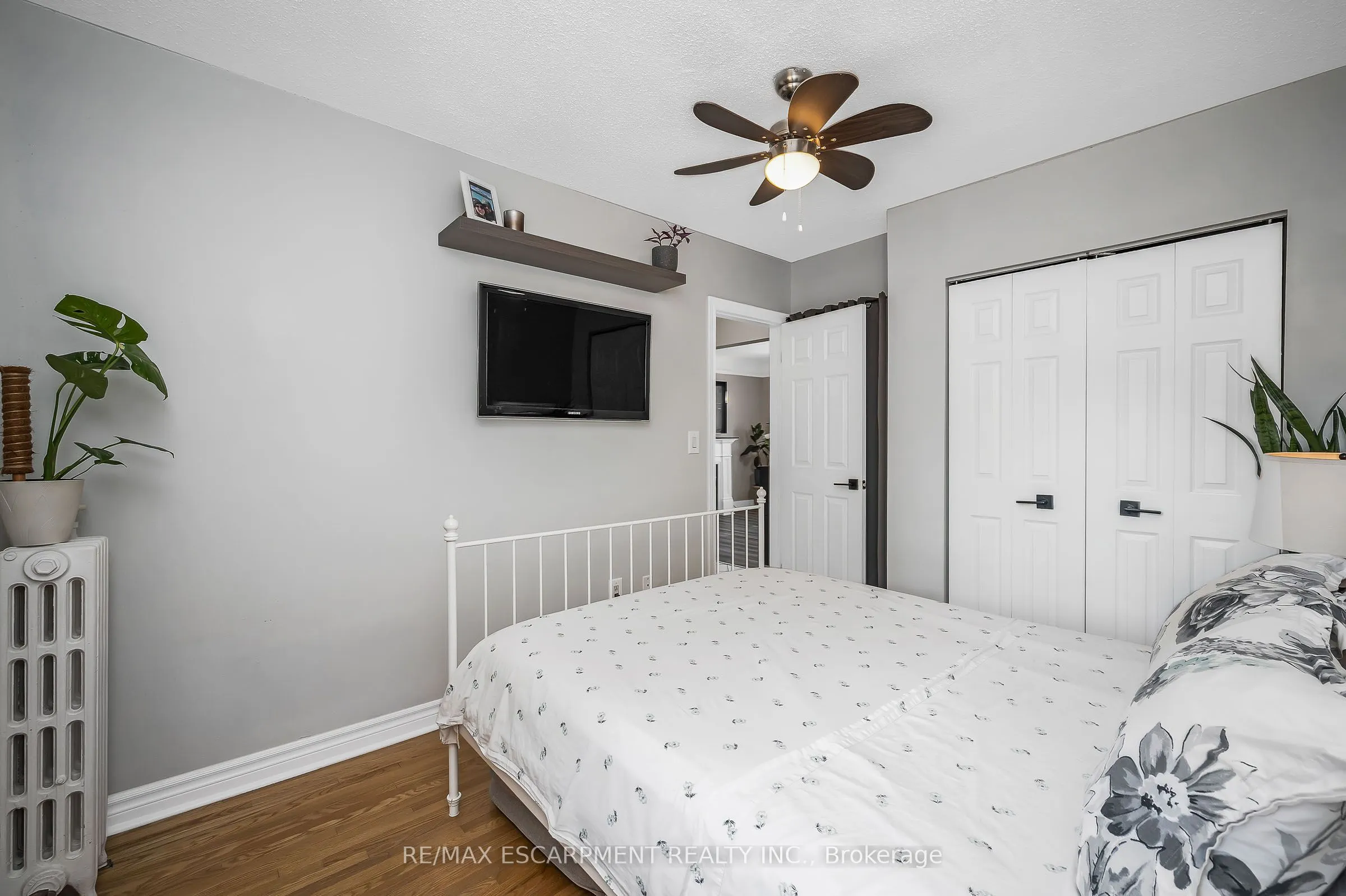 6 Vineland Avenue, #22